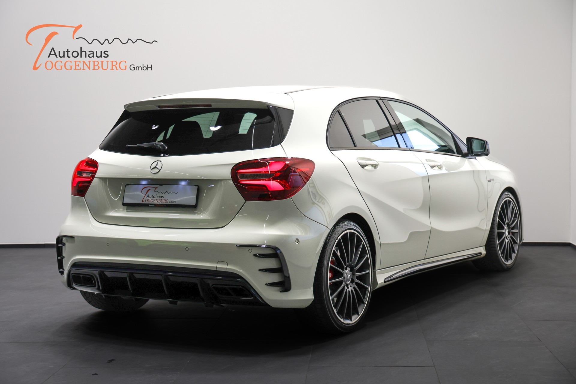 MERCEDES-BENZ A 45 AMG 4Matic Speedshift 7G-DCT *Facelift*CH-Fahrzeug*-image-6