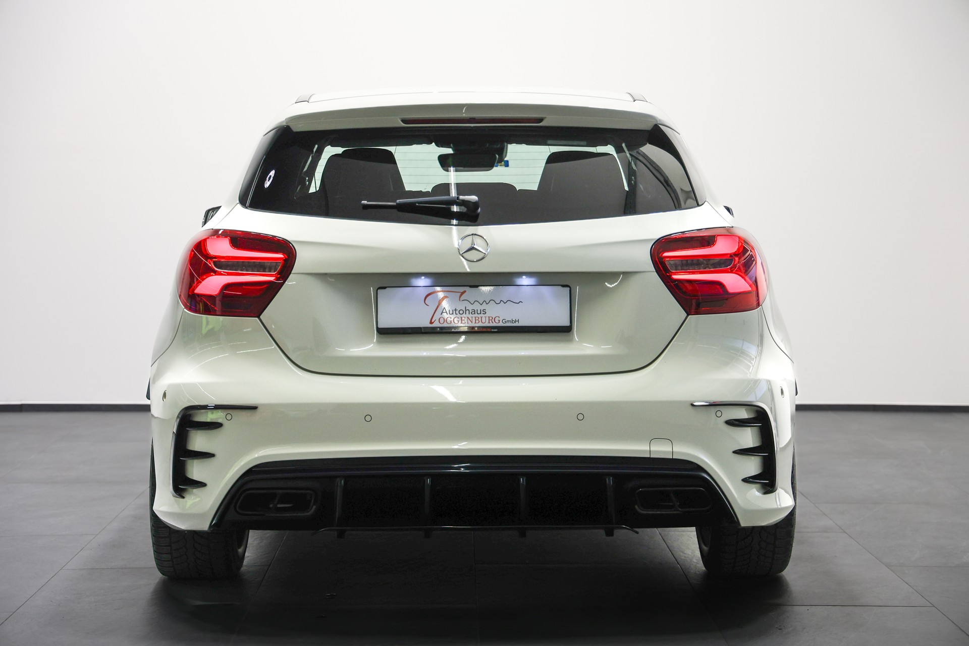 MERCEDES-BENZ A 45 AMG 4Matic Speedshift 7G-DCT *Facelift*CH-Fahrzeug*-image-8