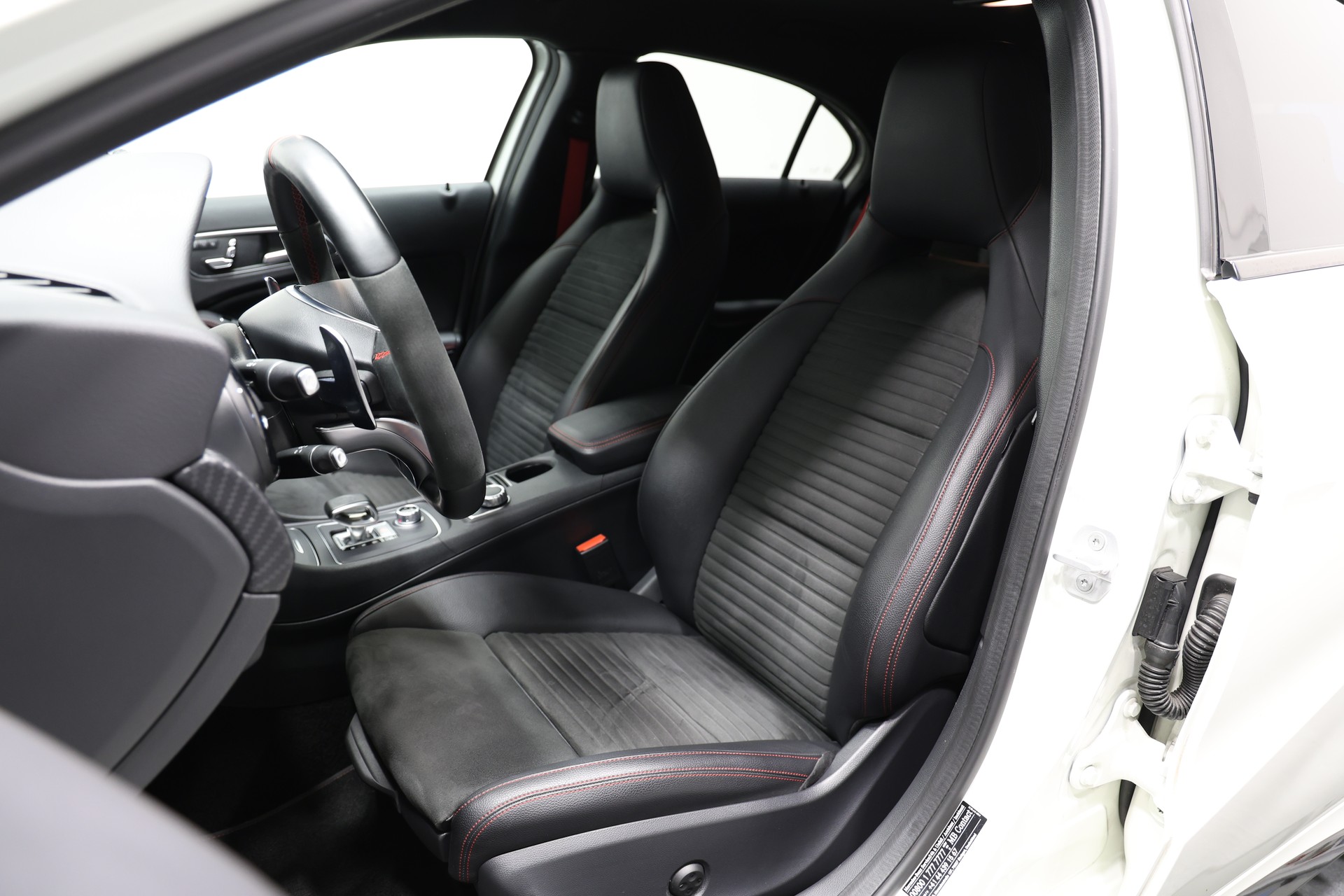 MERCEDES-BENZ A 45 AMG 4Matic Speedshift 7G-DCT *Facelift*CH-Fahrzeug*-image-13