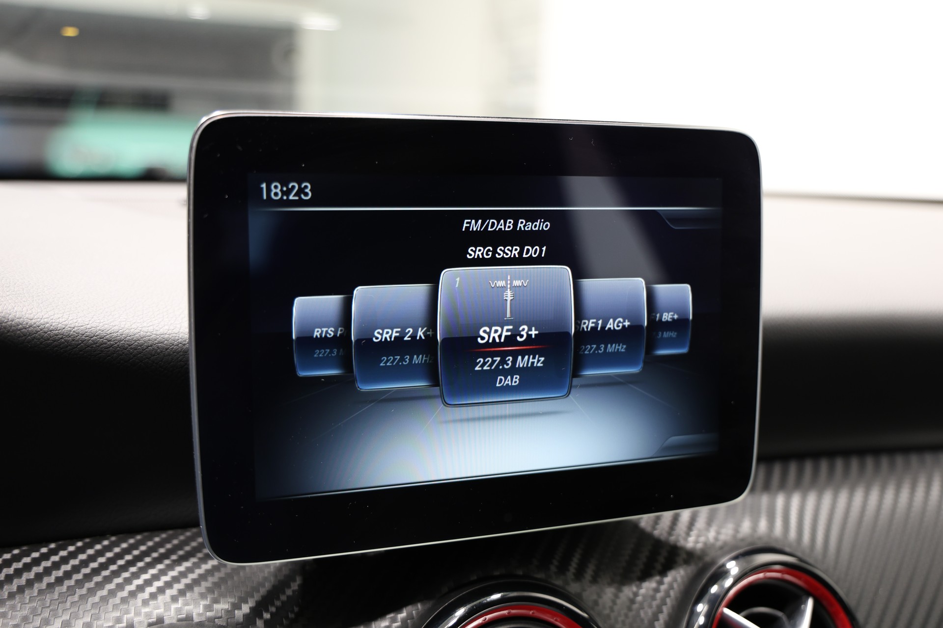 MERCEDES-BENZ A 45 AMG 4Matic Speedshift 7G-DCT *Facelift*CH-Fahrzeug*-image-27