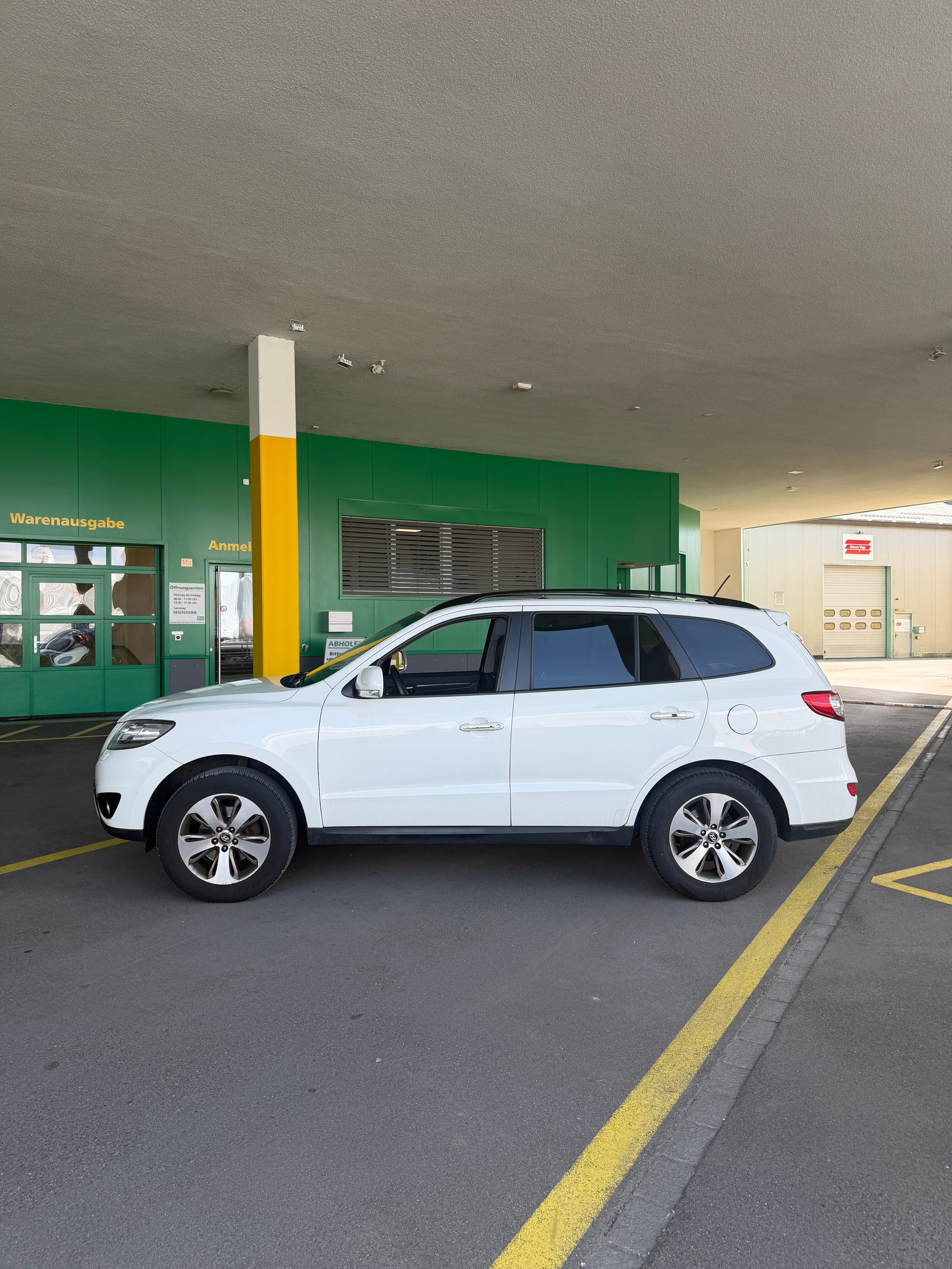 HYUNDAI Santa Fe 2.2 CRDI Premium 4WD Automatic-image-3