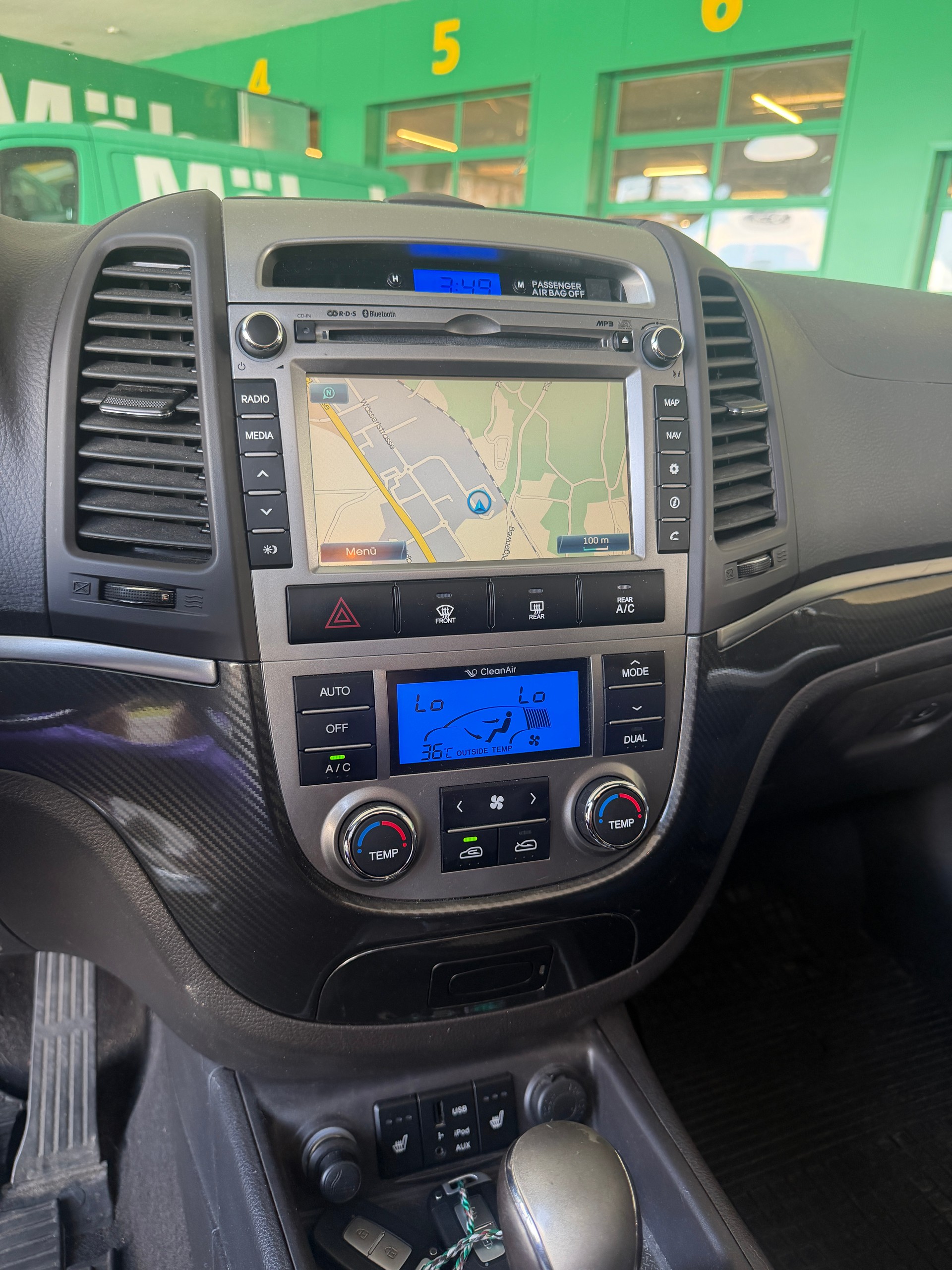 HYUNDAI Santa Fe 2.2 CRDI Premium 4WD Automatic-image-9