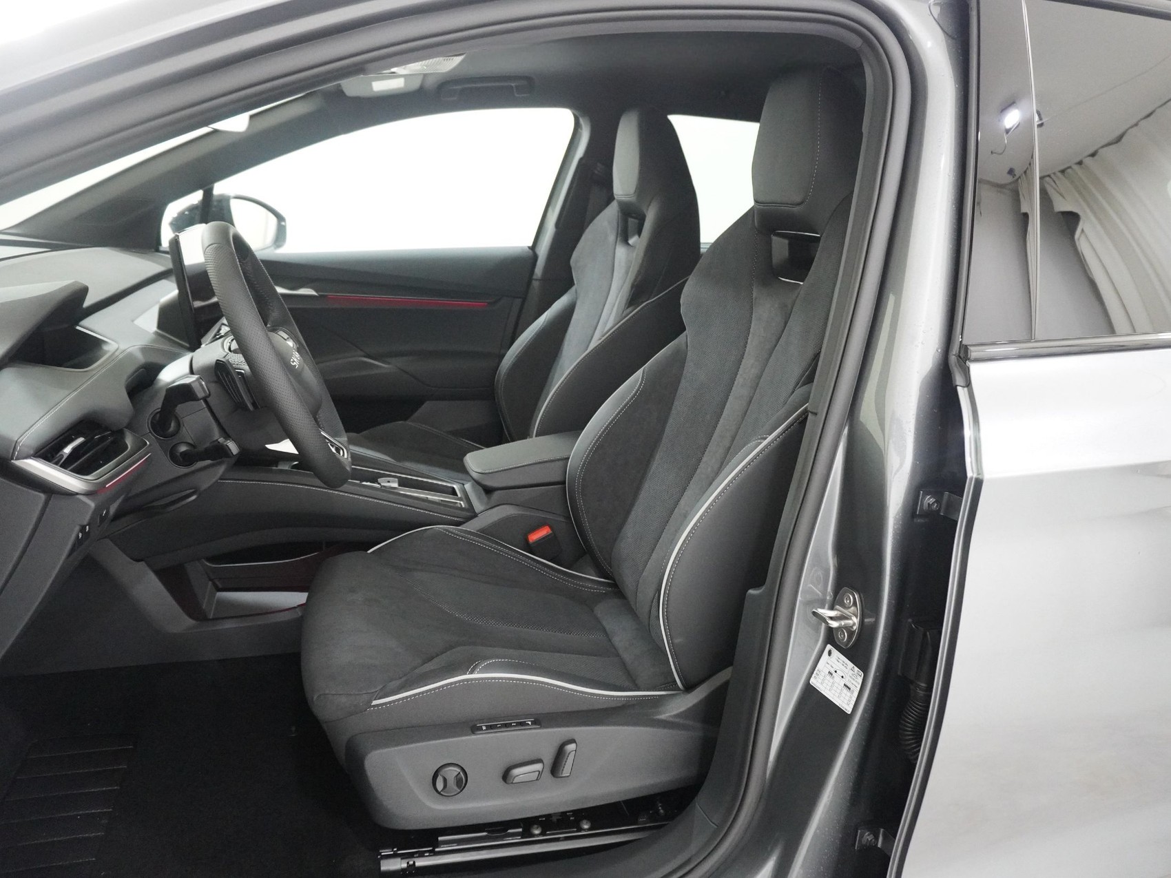 SKODA Enyaq iV 85x SportLine MAXX-image-12