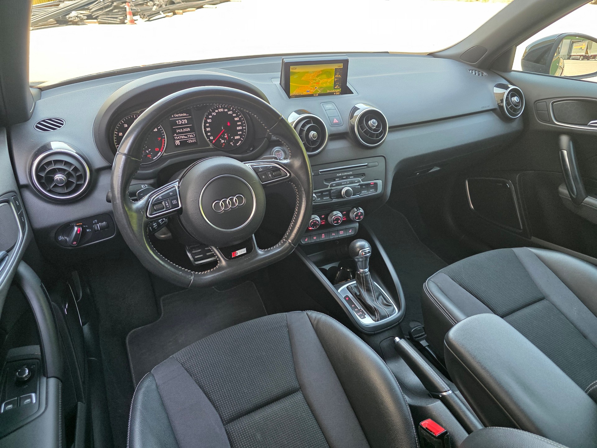 AUDI A1 1.8 TFSI Sport S-tronic-image-17