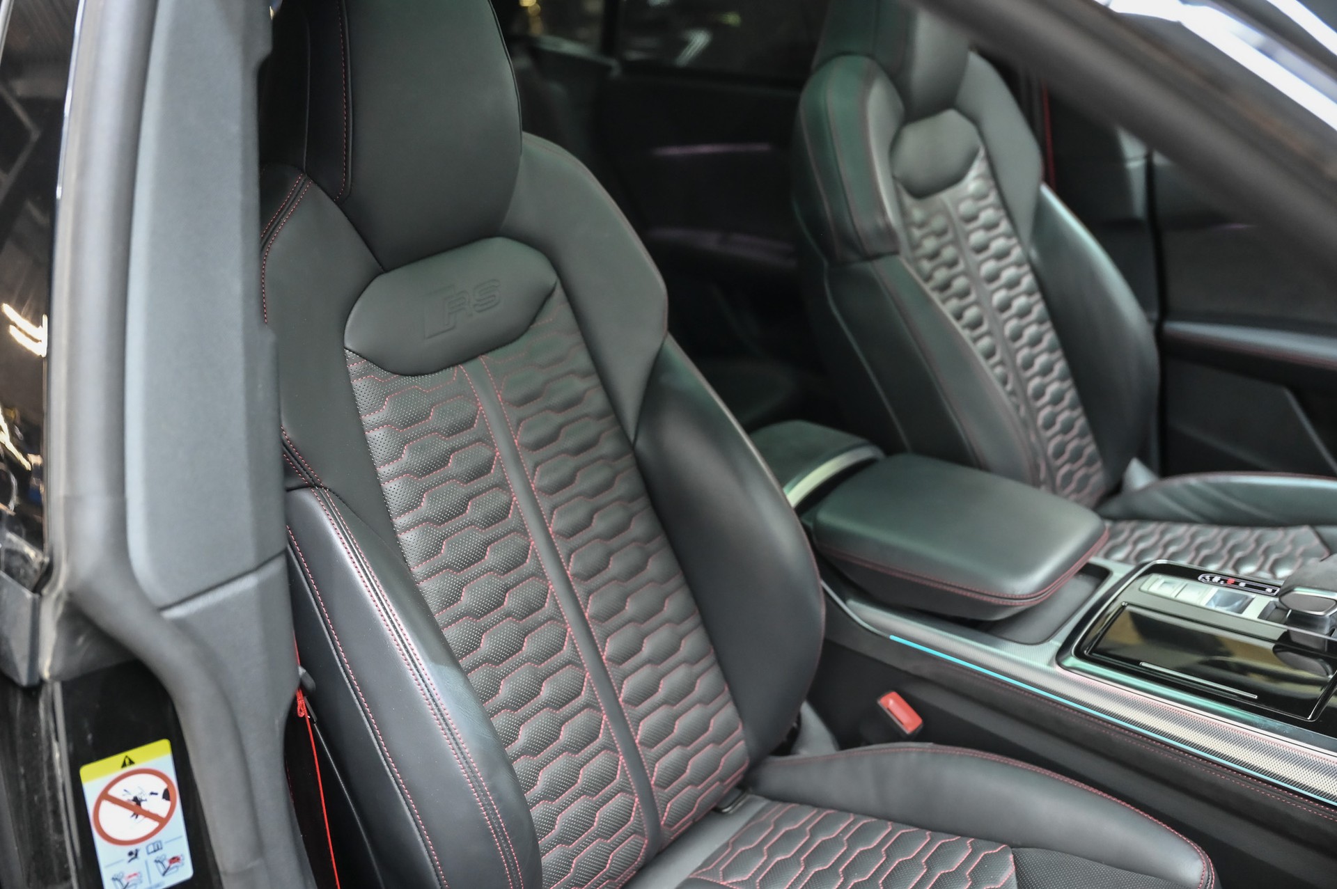 AUDI RS Q8 4.0 V8 TFSI quattro-image-18