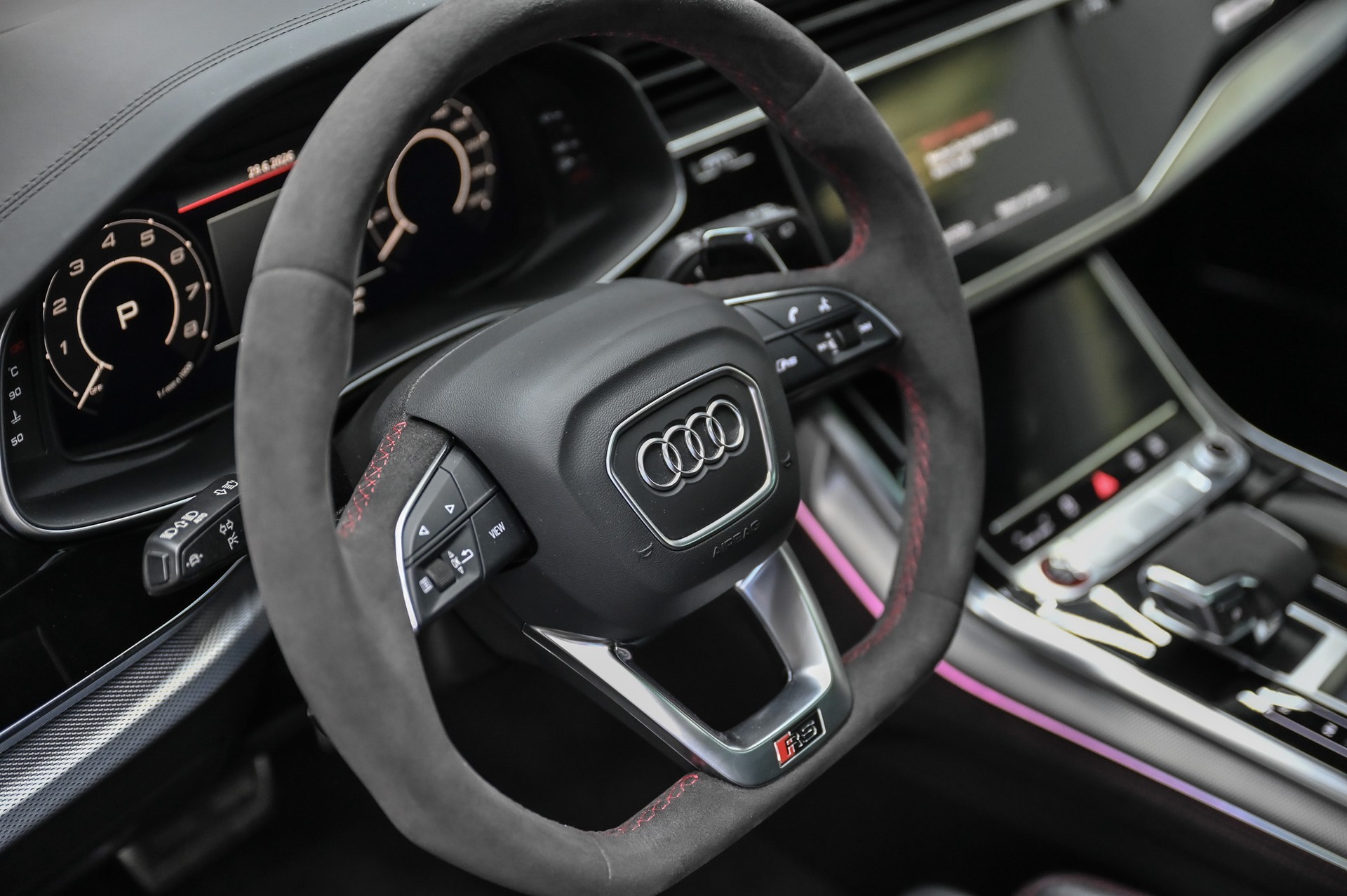 AUDI RS Q8 4.0 V8 TFSI quattro-image-25