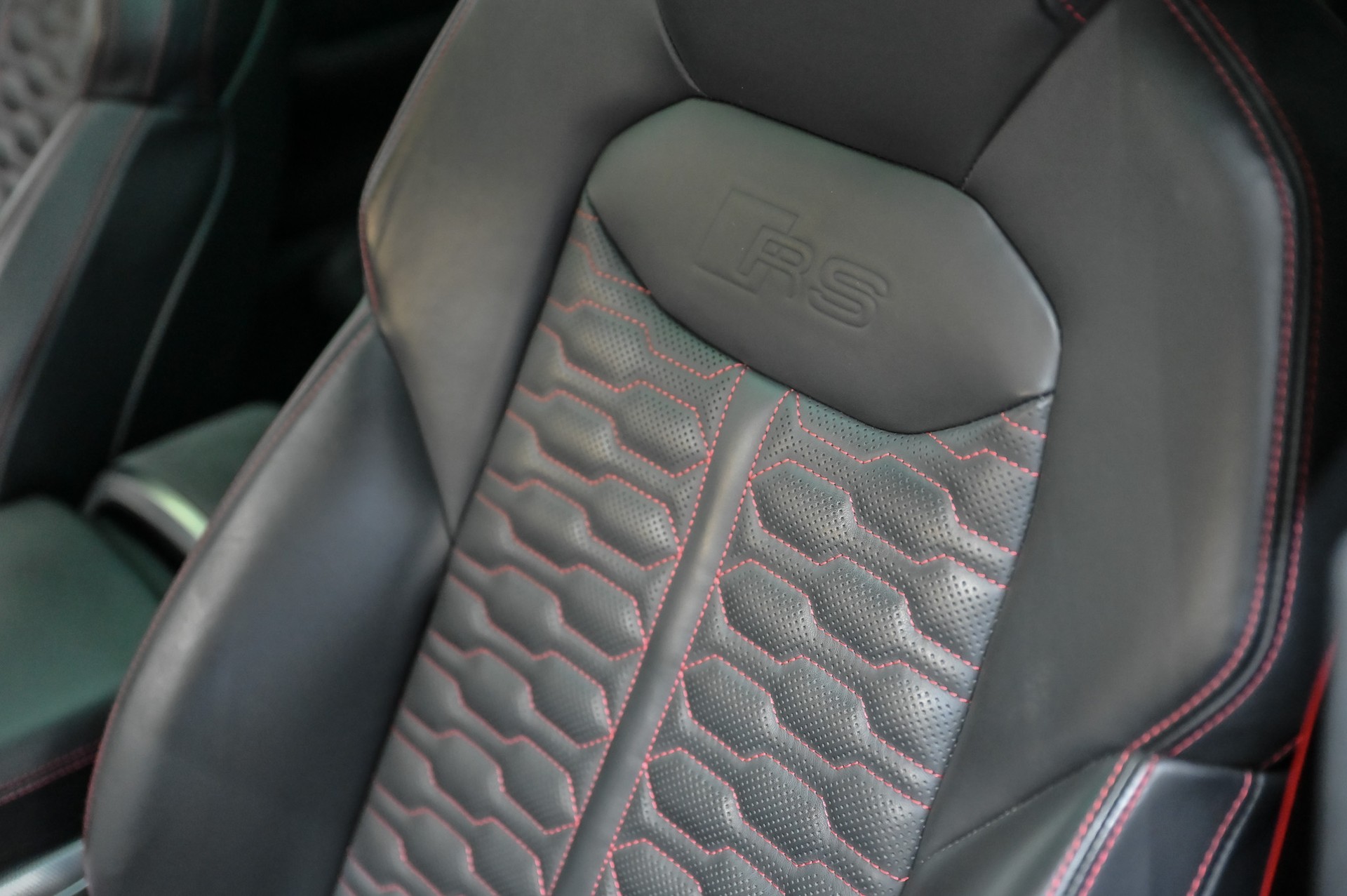 AUDI RS Q8 4.0 V8 TFSI quattro-image-17