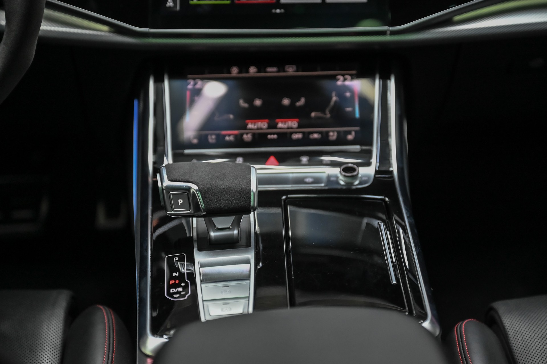 AUDI RS Q8 4.0 V8 TFSI quattro-image-31