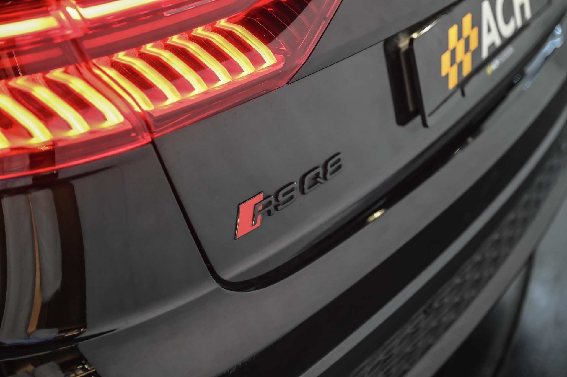 AUDI RS Q8 4.0 V8 TFSI quattro-image-15