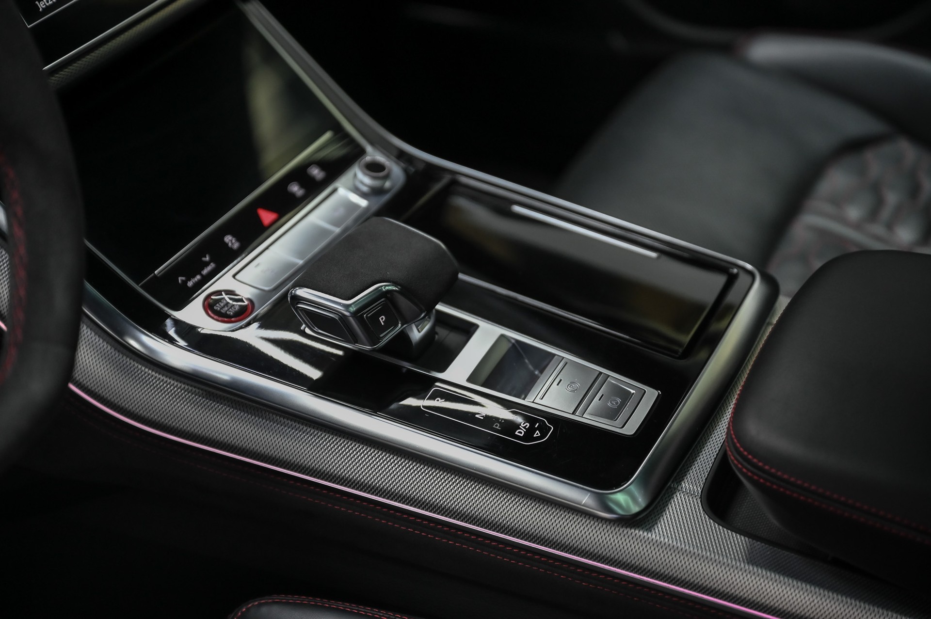AUDI RS Q8 4.0 V8 TFSI quattro-image-24