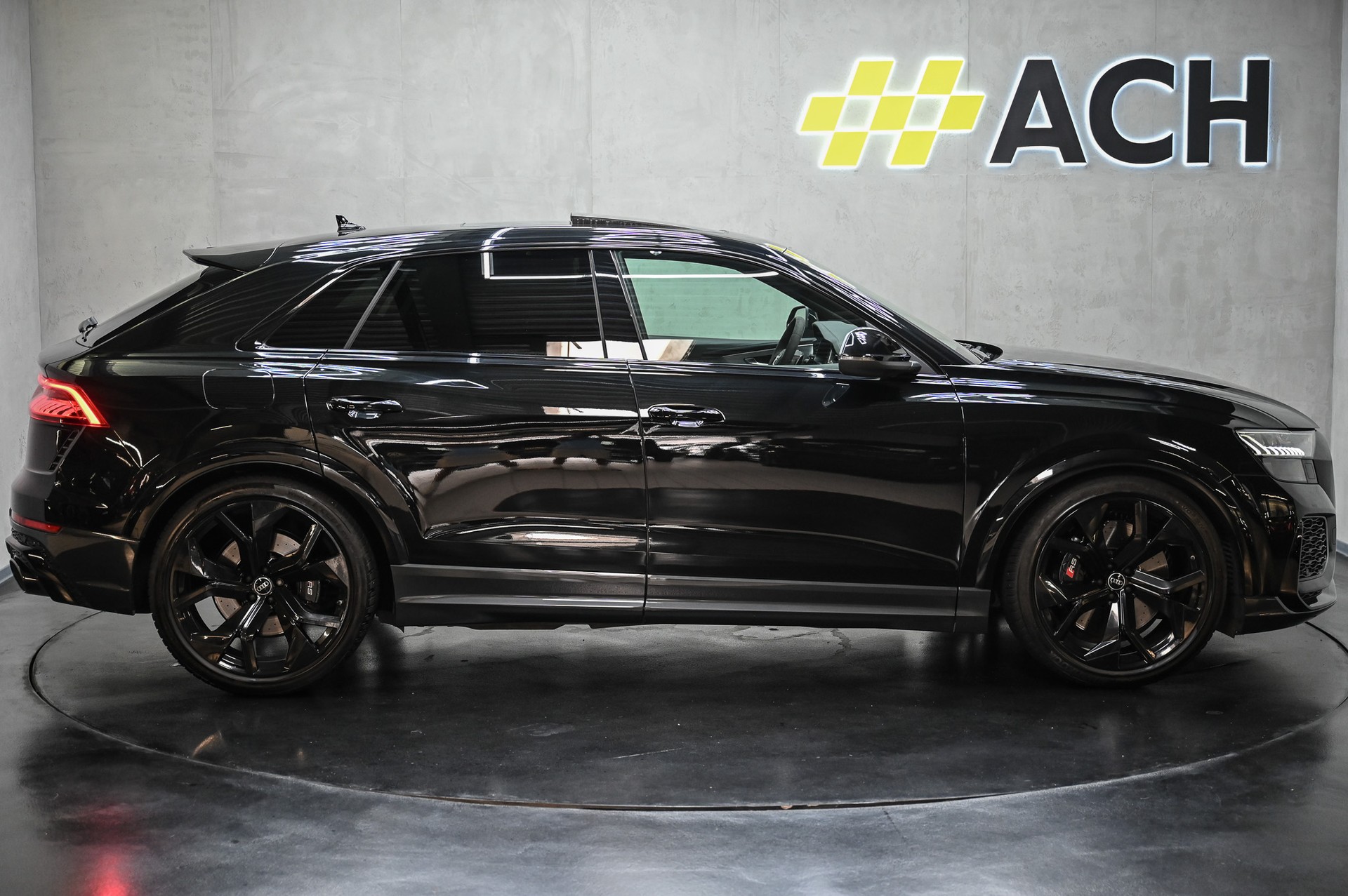 AUDI RS Q8 4.0 V8 TFSI quattro-image-10
