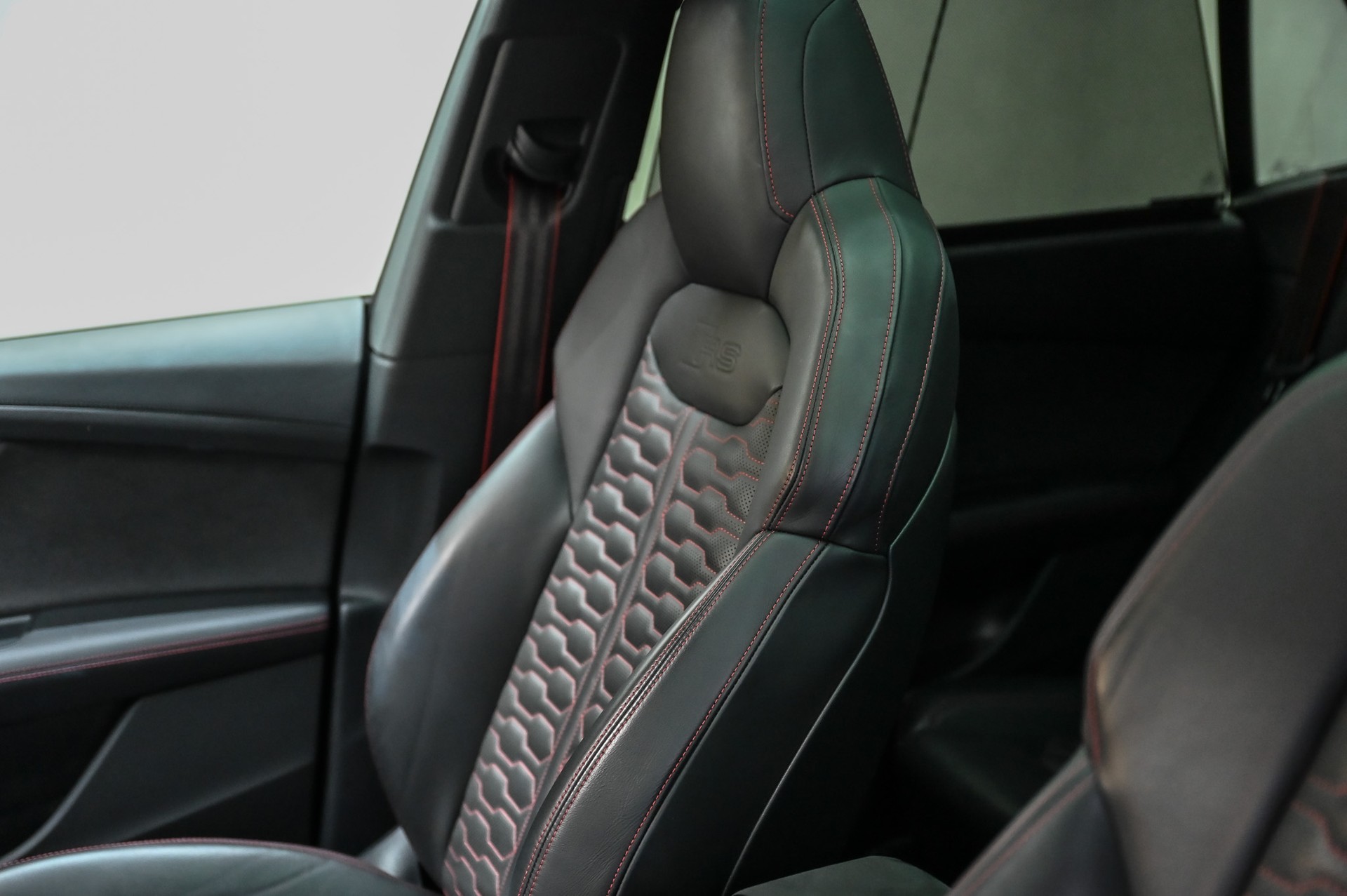 AUDI RS Q8 4.0 V8 TFSI quattro-image-19