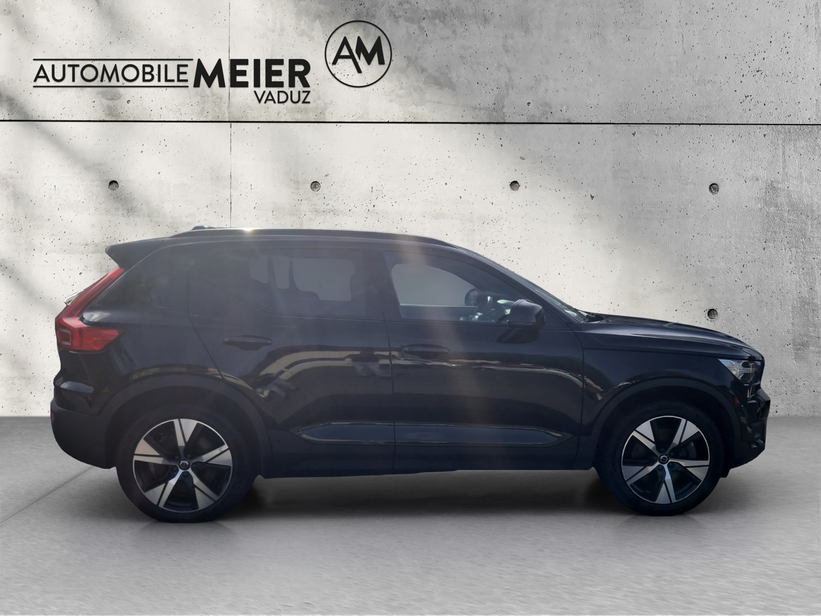 VOLVO XC40 P8 R-Design AWD-image-4