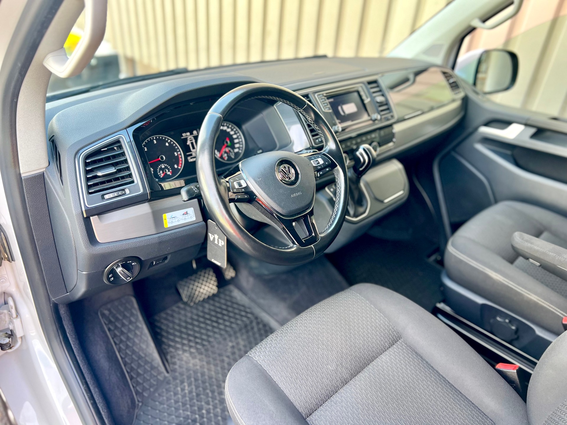 VW T6 California 2.0 TDI 150 PS Beach Liberty 4Motion DSG by Nutzfahrzeugcenter Seetal-image-13