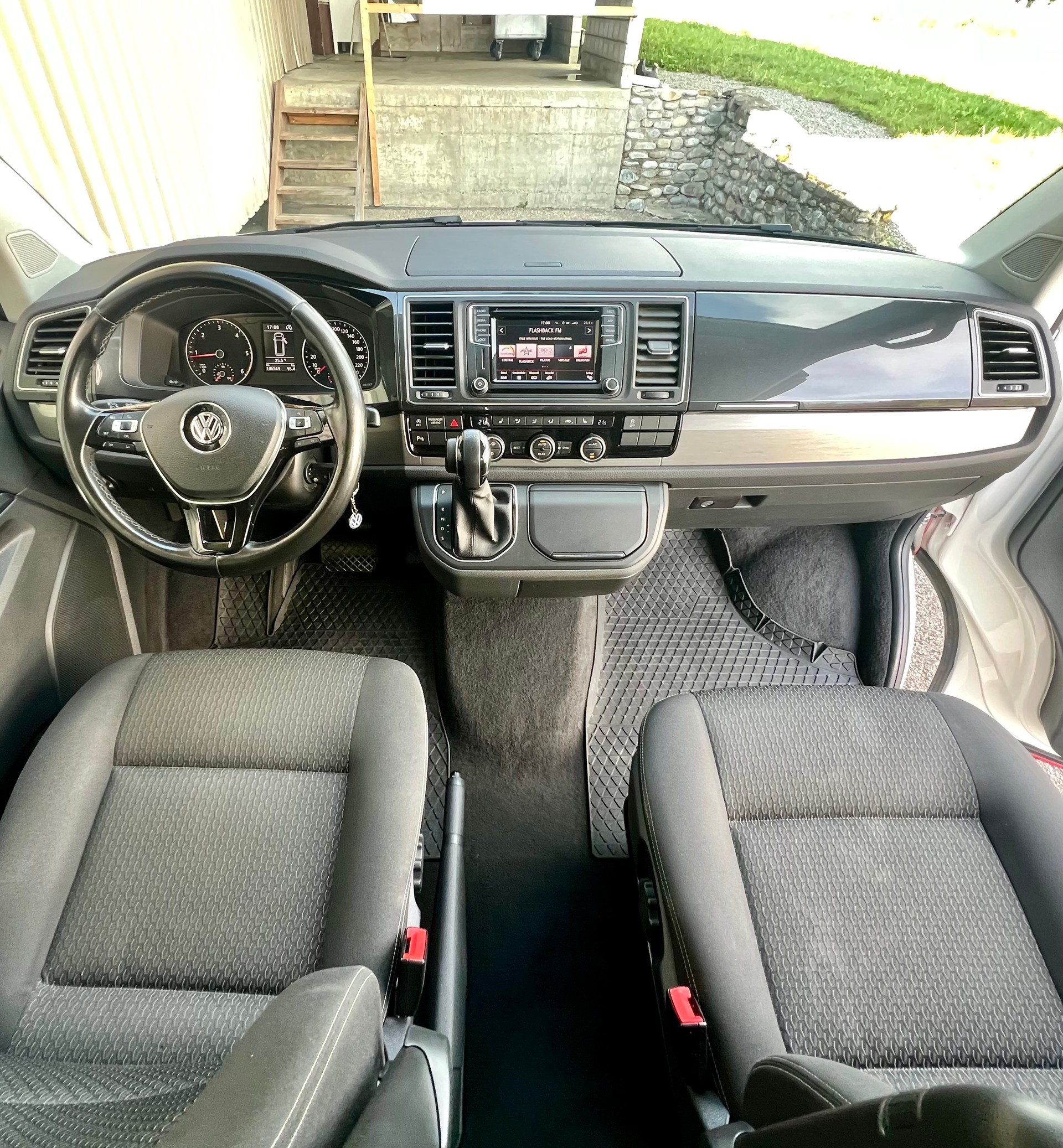 VW T6 California 2.0 TDI 150 PS Beach Liberty 4Motion DSG by Nutzfahrzeugcenter Seetal-image-12