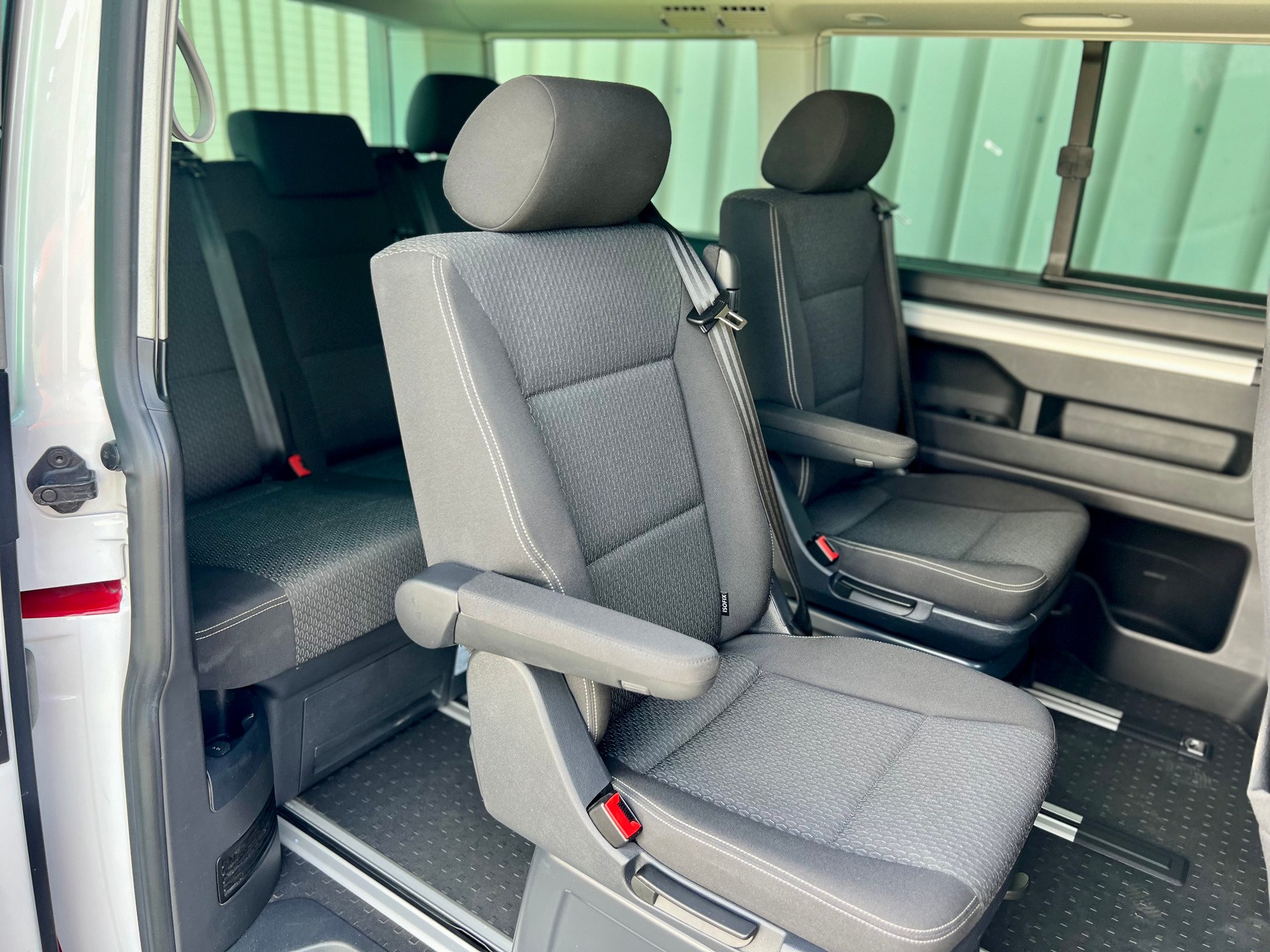 VW T6 California 2.0 TDI 150 PS Beach Liberty 4Motion DSG by Nutzfahrzeugcenter Seetal-image-15
