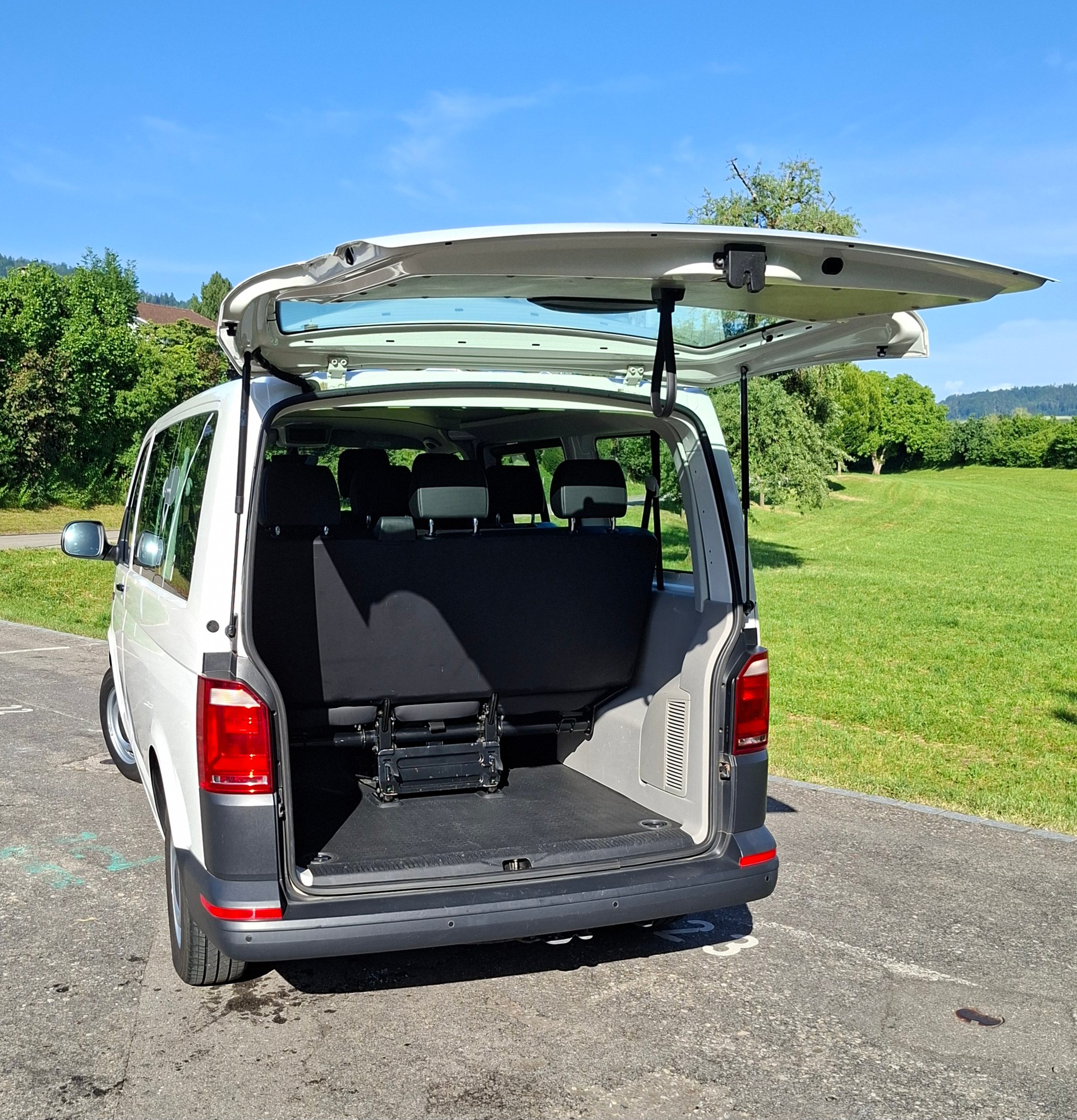 VW 2.0 TDI 150PS DSG 9Plätze-image-4