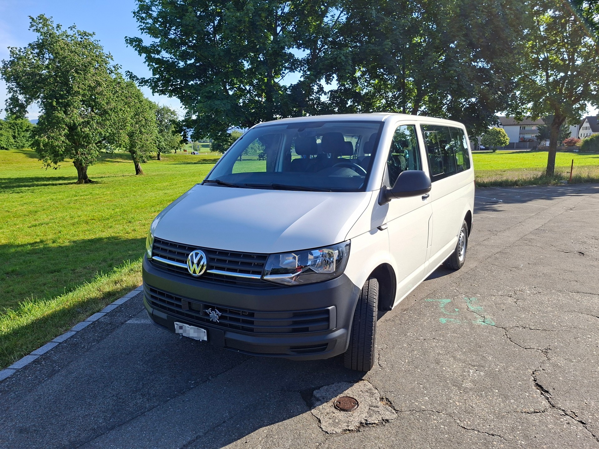 VW 2.0 TDI 150PS DSG 9Plätze-image-1