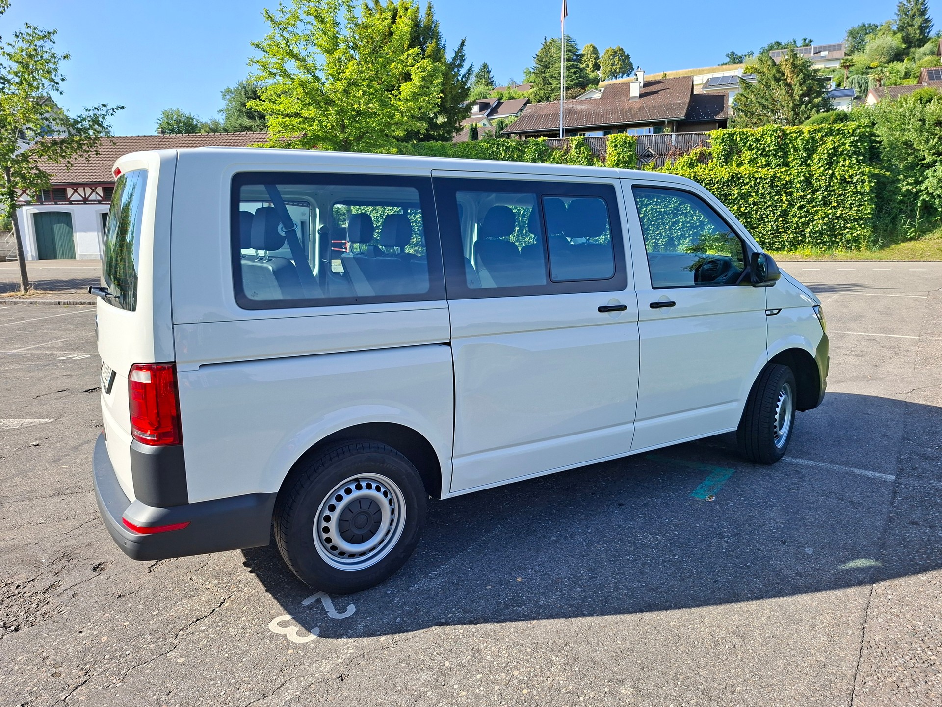 VW 2.0 TDI 150PS DSG 9Plätze-image-2