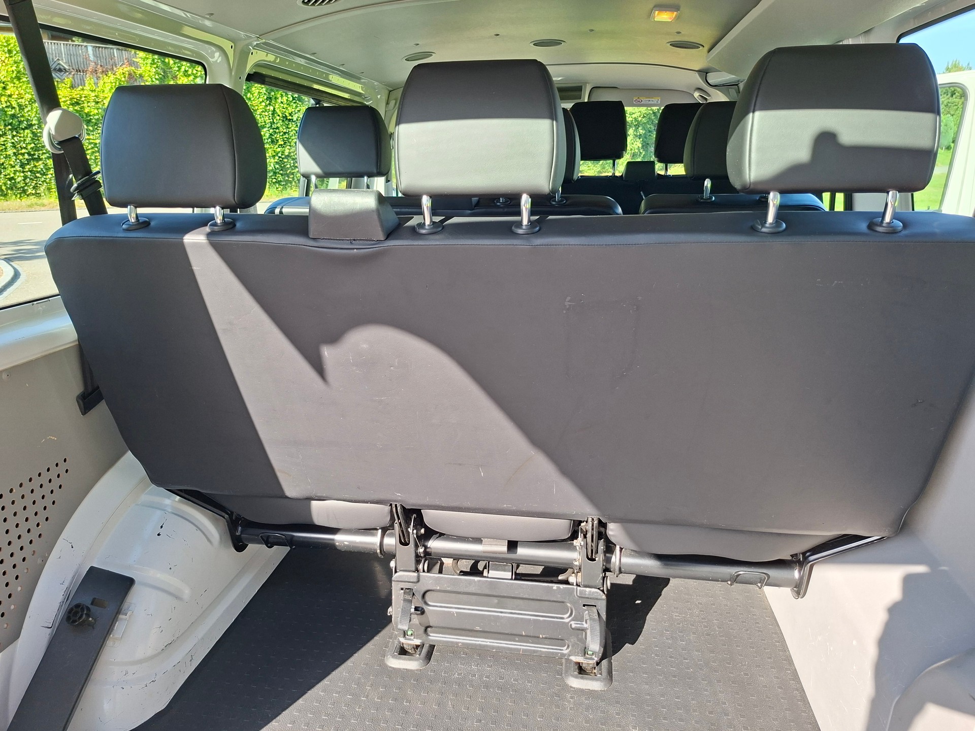VW 2.0 TDI 150PS DSG 9Plätze-image-11