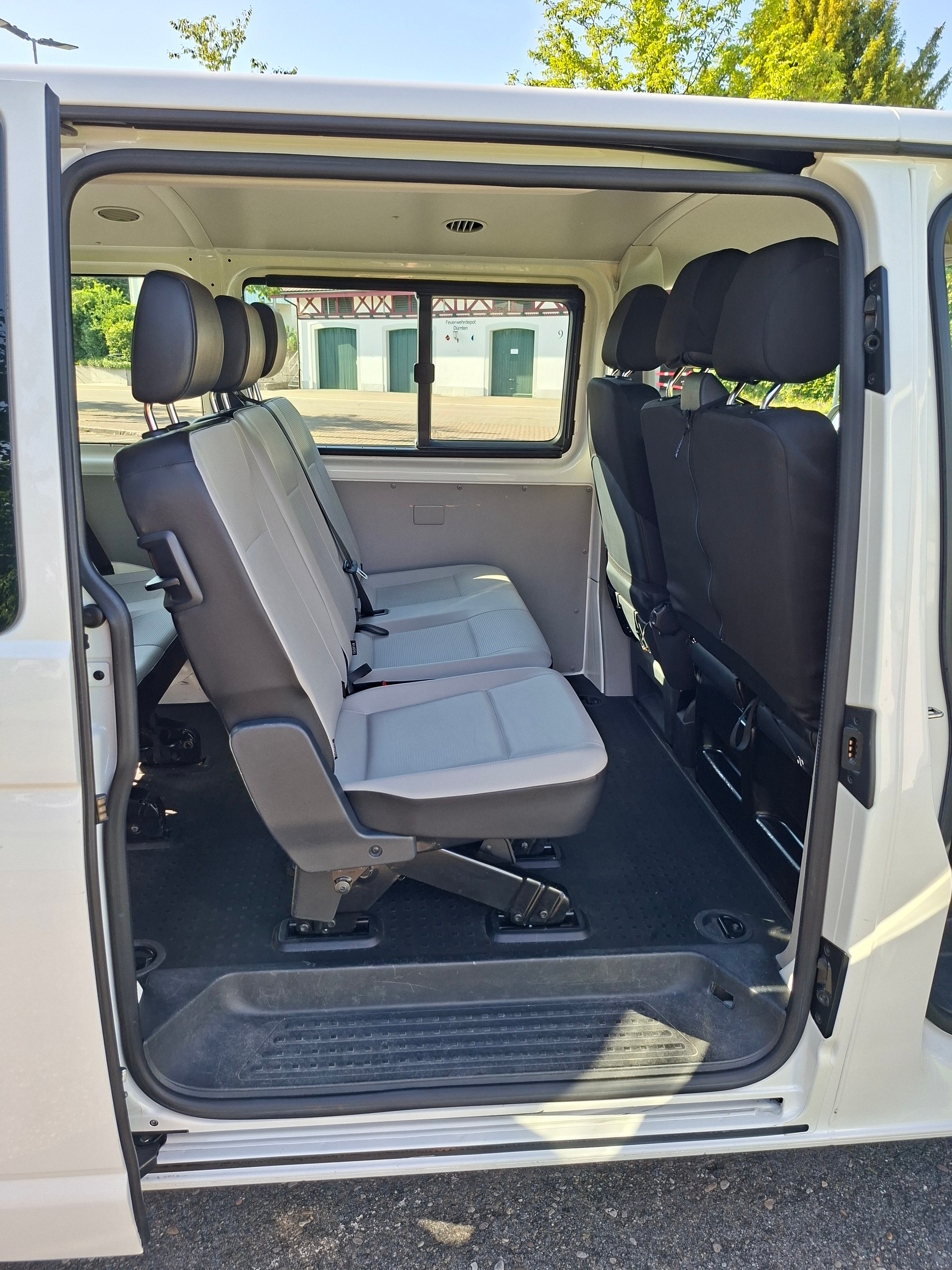 VW 2.0 TDI 150PS DSG 9Plätze-image-10