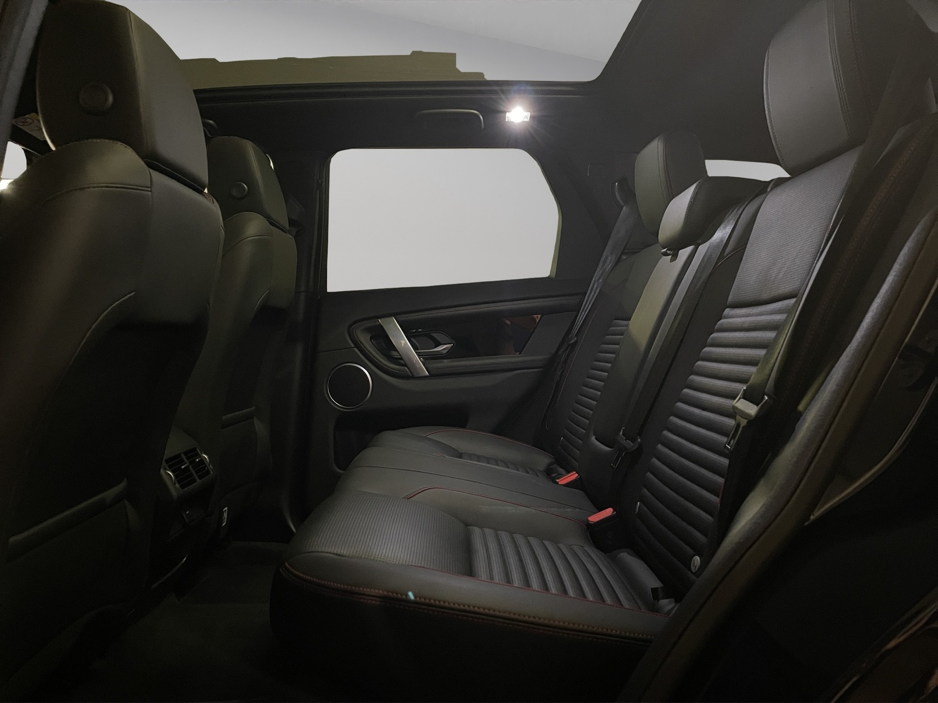 LAND ROVER Discovery Sport 1.5 T 300e R-Dynamic S (Plug-in Hybrid)-image-9