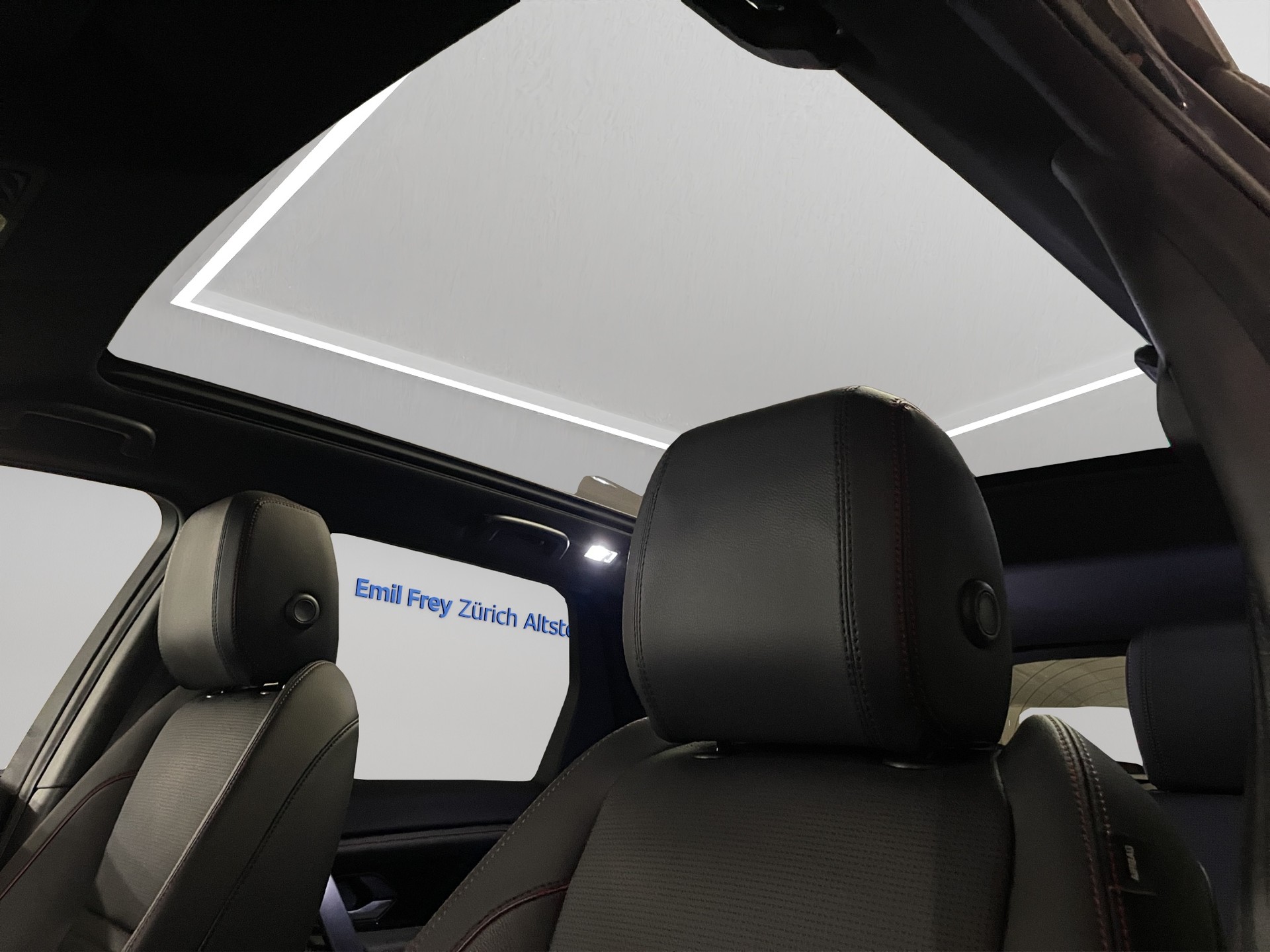LAND ROVER Discovery Sport 1.5 T 300e R-Dynamic S (Plug-in Hybrid)-image-13