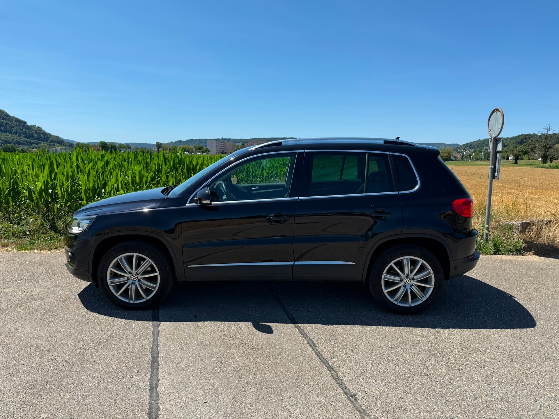 VW Tiguan 2.0 TDI BlueMotion Sport&Style 4Motion-image-1