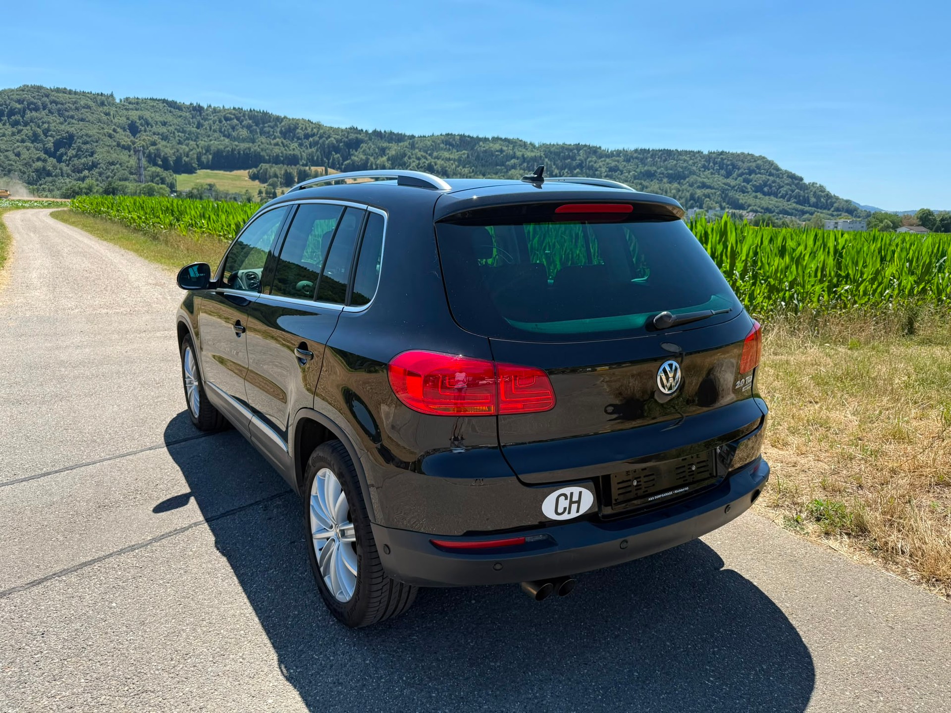 VW Tiguan 2.0 TDI BlueMotion Sport&Style 4Motion-image-2