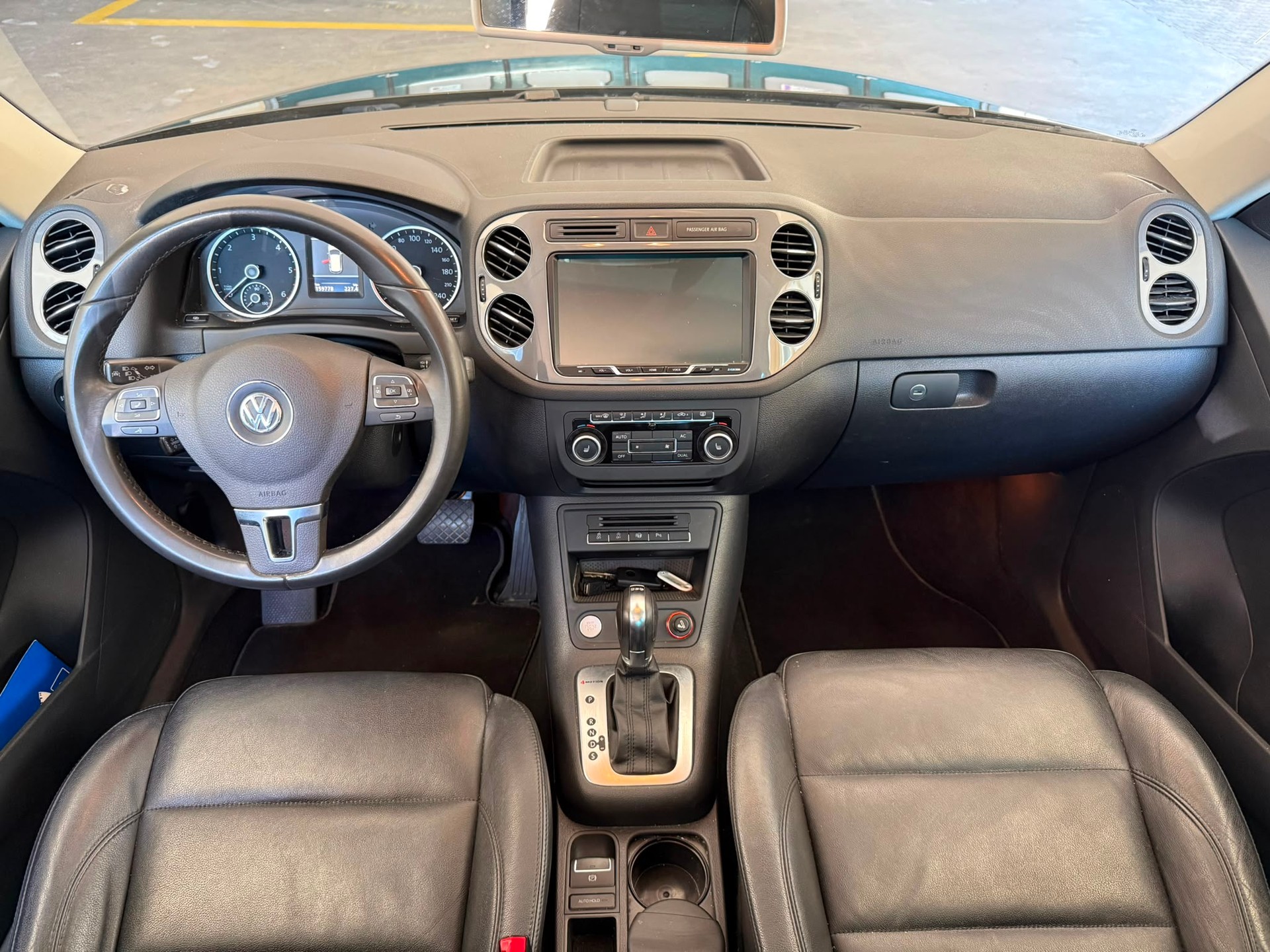 VW Tiguan 2.0 TDI BlueMotion Sport&Style 4Motion-image-9