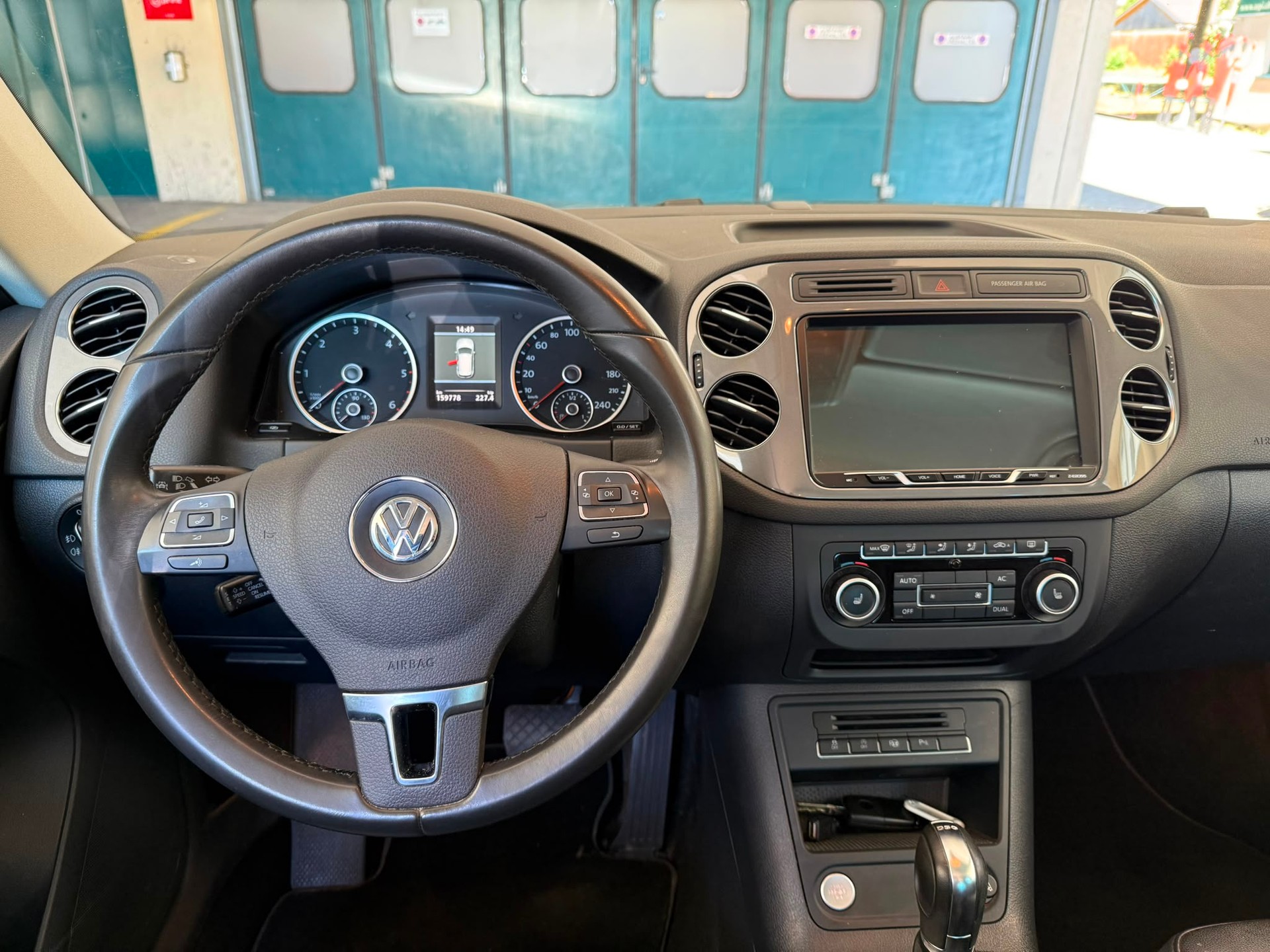 VW Tiguan 2.0 TDI BlueMotion Sport&Style 4Motion-image-10