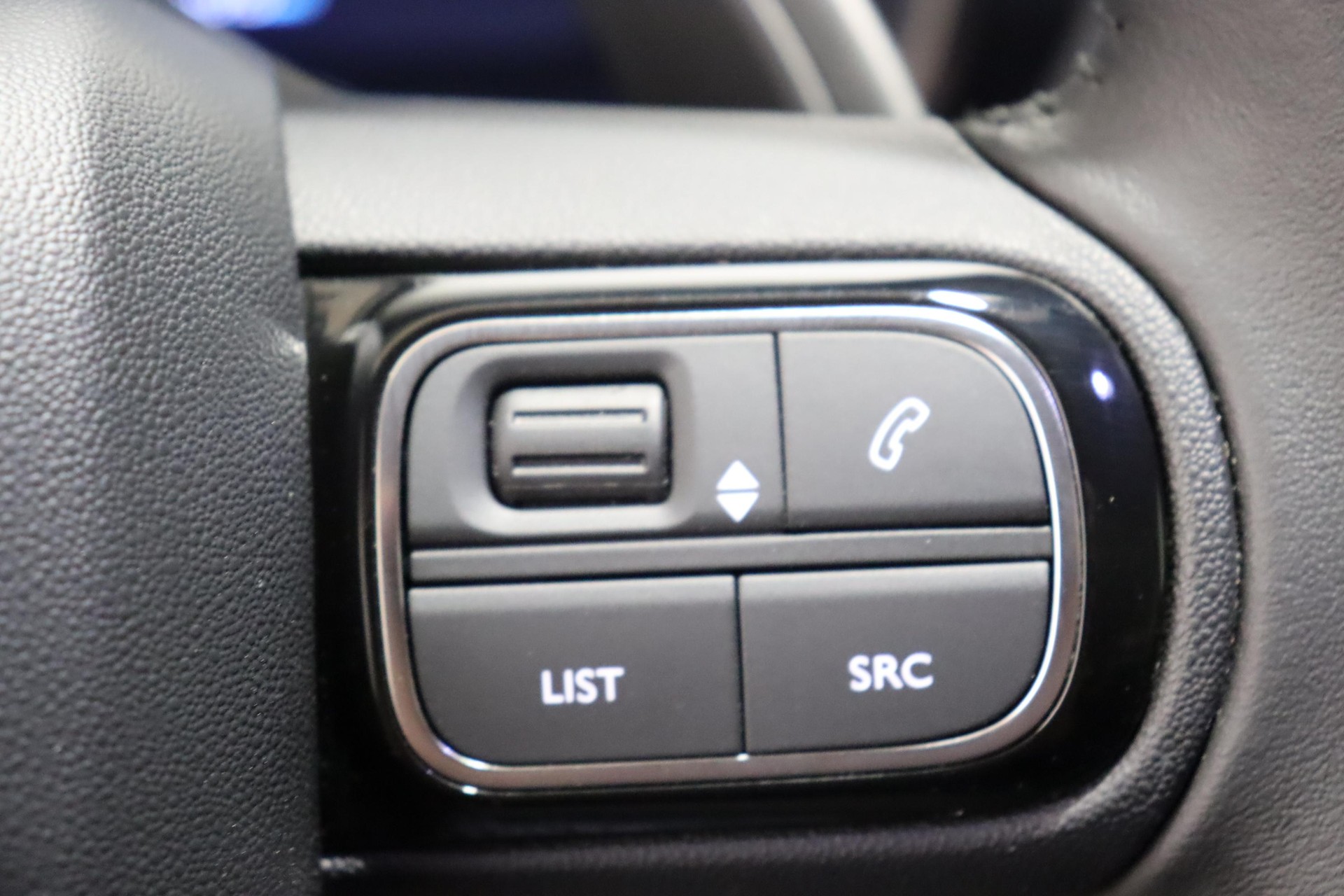 CITROEN C5 Aircross 1.6 Plug-in Hybrid Swiss Edition-image-10