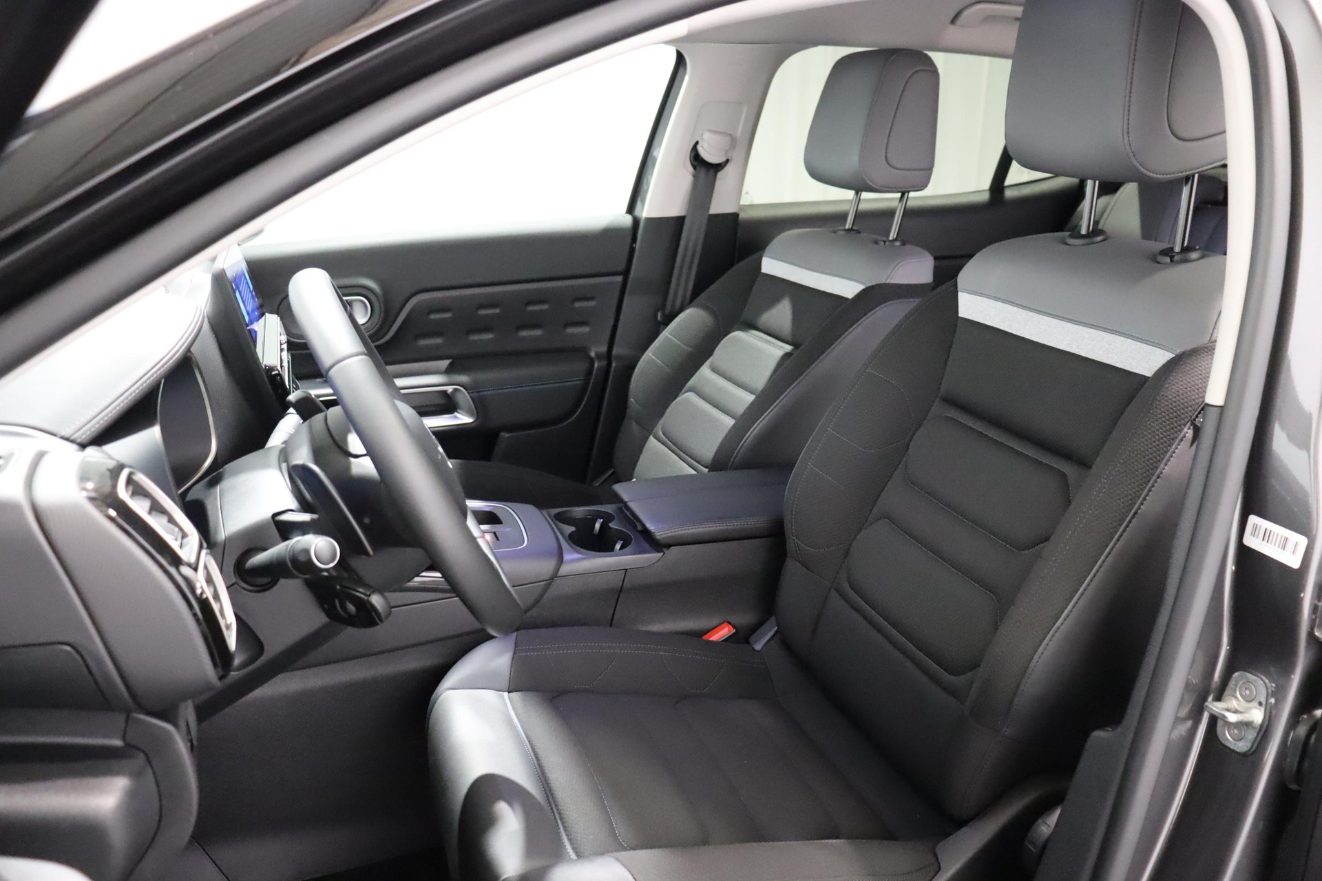 CITROEN C5 Aircross 1.6 Plug-in Hybrid Swiss Edition-image-4