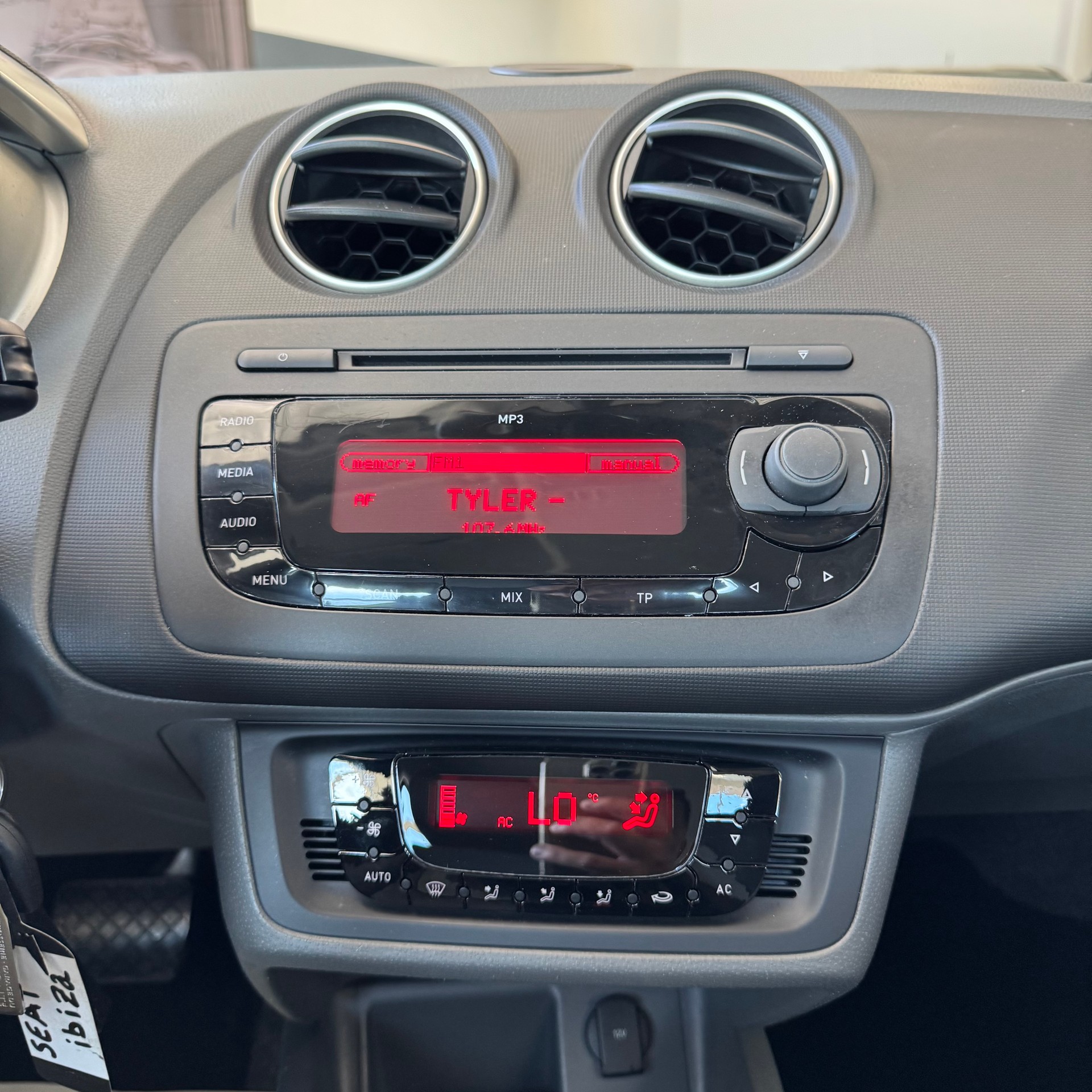 SEAT Ibiza 1.6 Style DSG-image-15