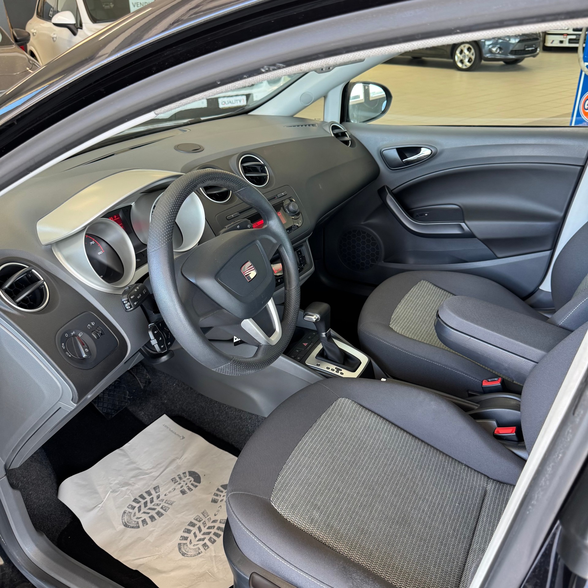 SEAT Ibiza 1.6 Style DSG-image-9