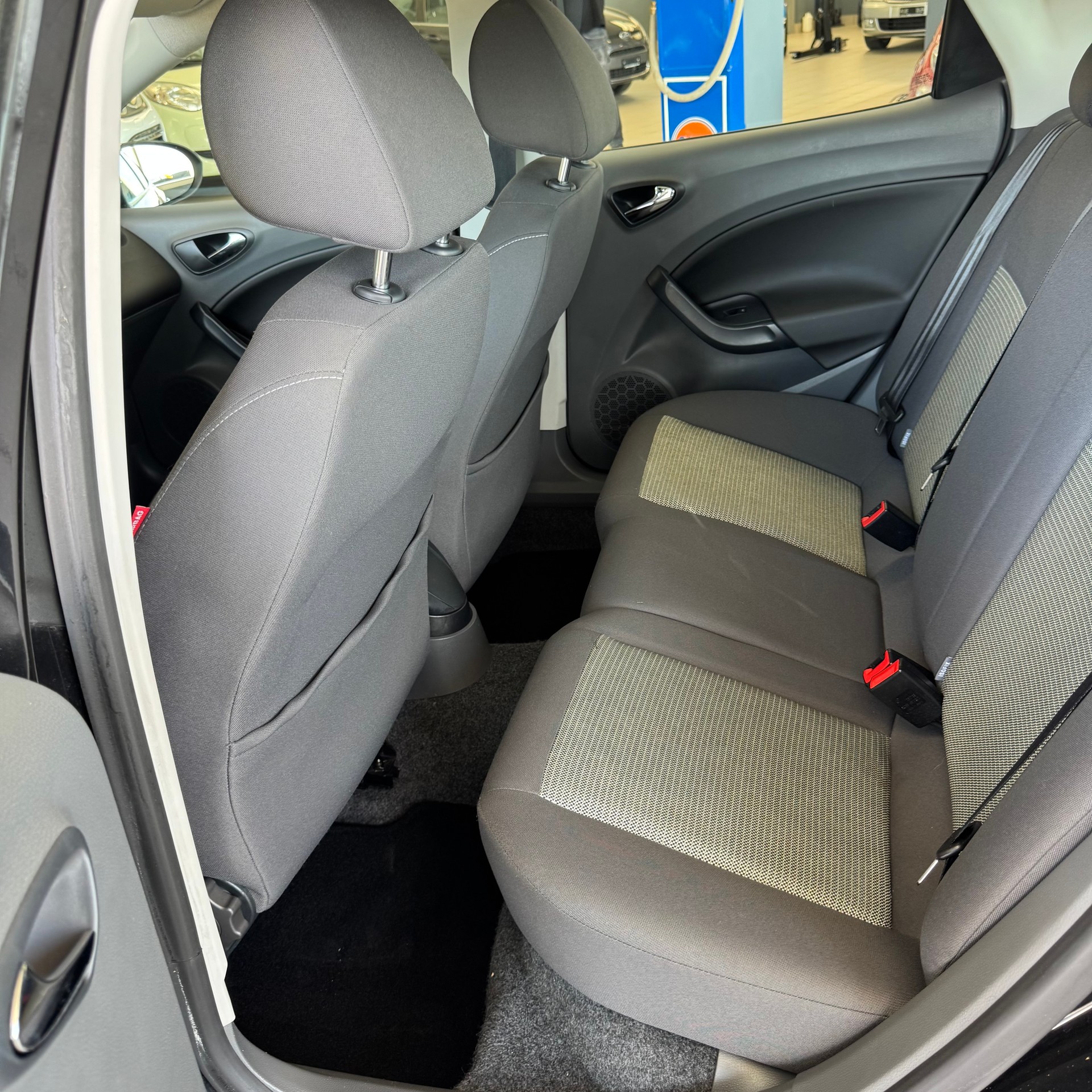 SEAT Ibiza 1.6 Style DSG-image-12