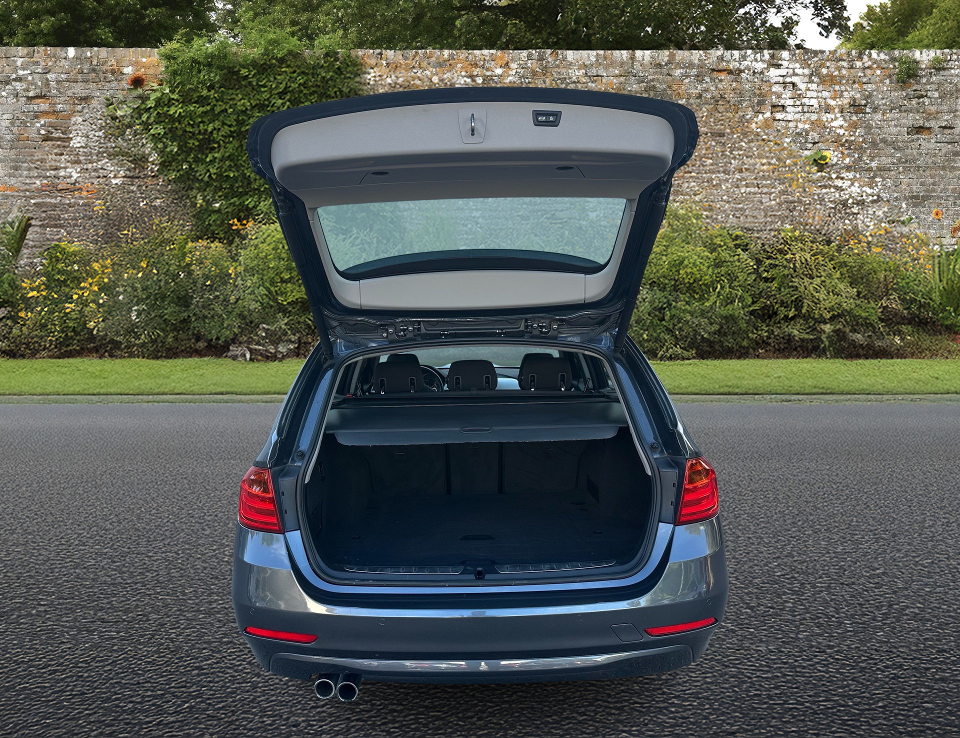BMW 328i xDrive Touring Luxury Line Steptronic-image-15