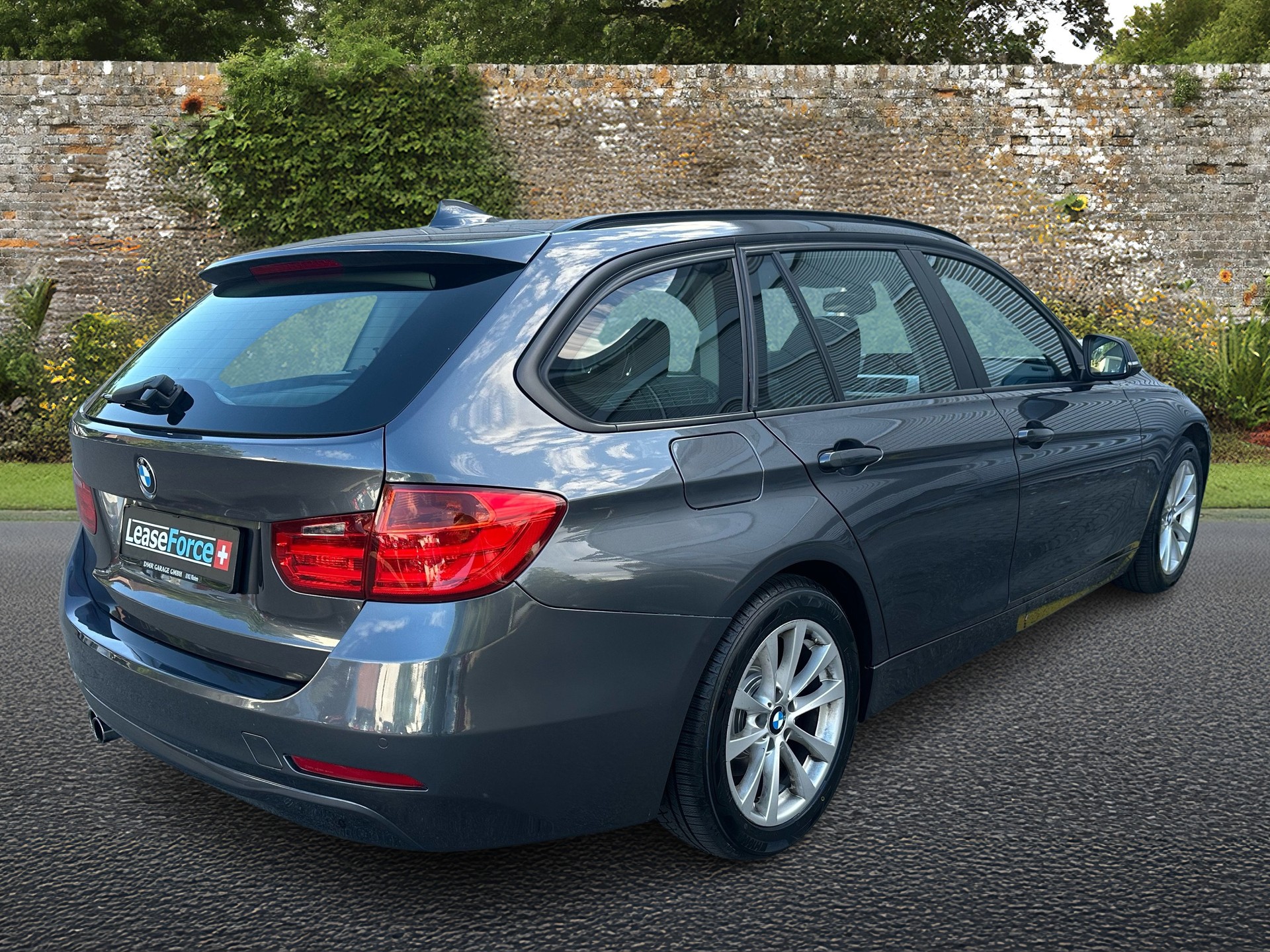 BMW 328i xDrive Touring Luxury Line Steptronic-image-4
