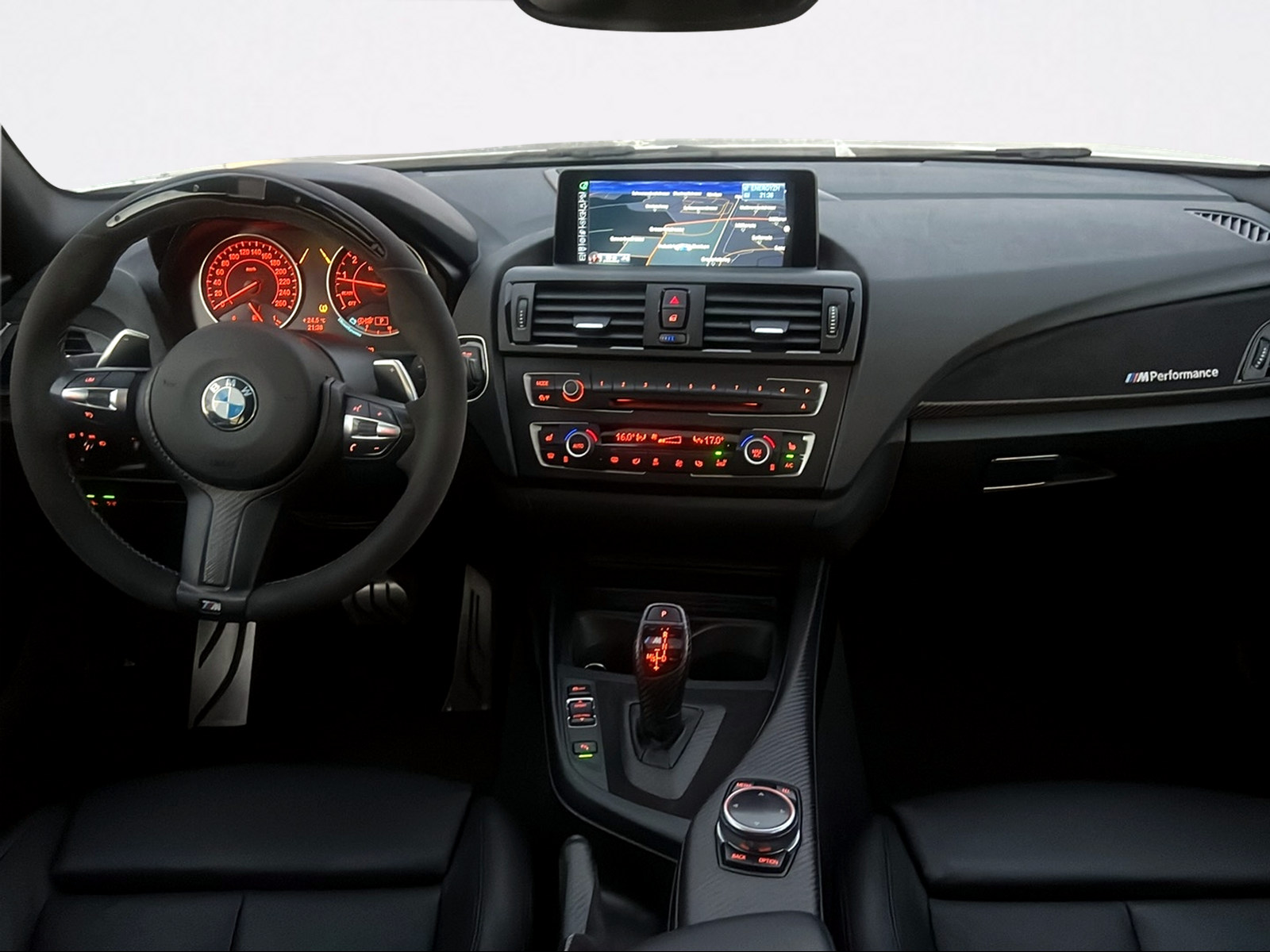 BMW M135i xDrive Steptronic-image-4
