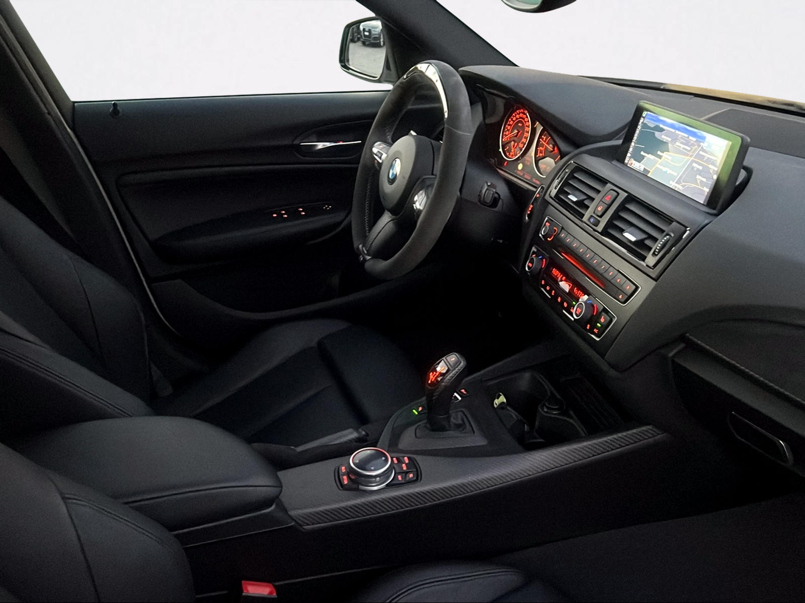 BMW M135i xDrive Steptronic-image-3
