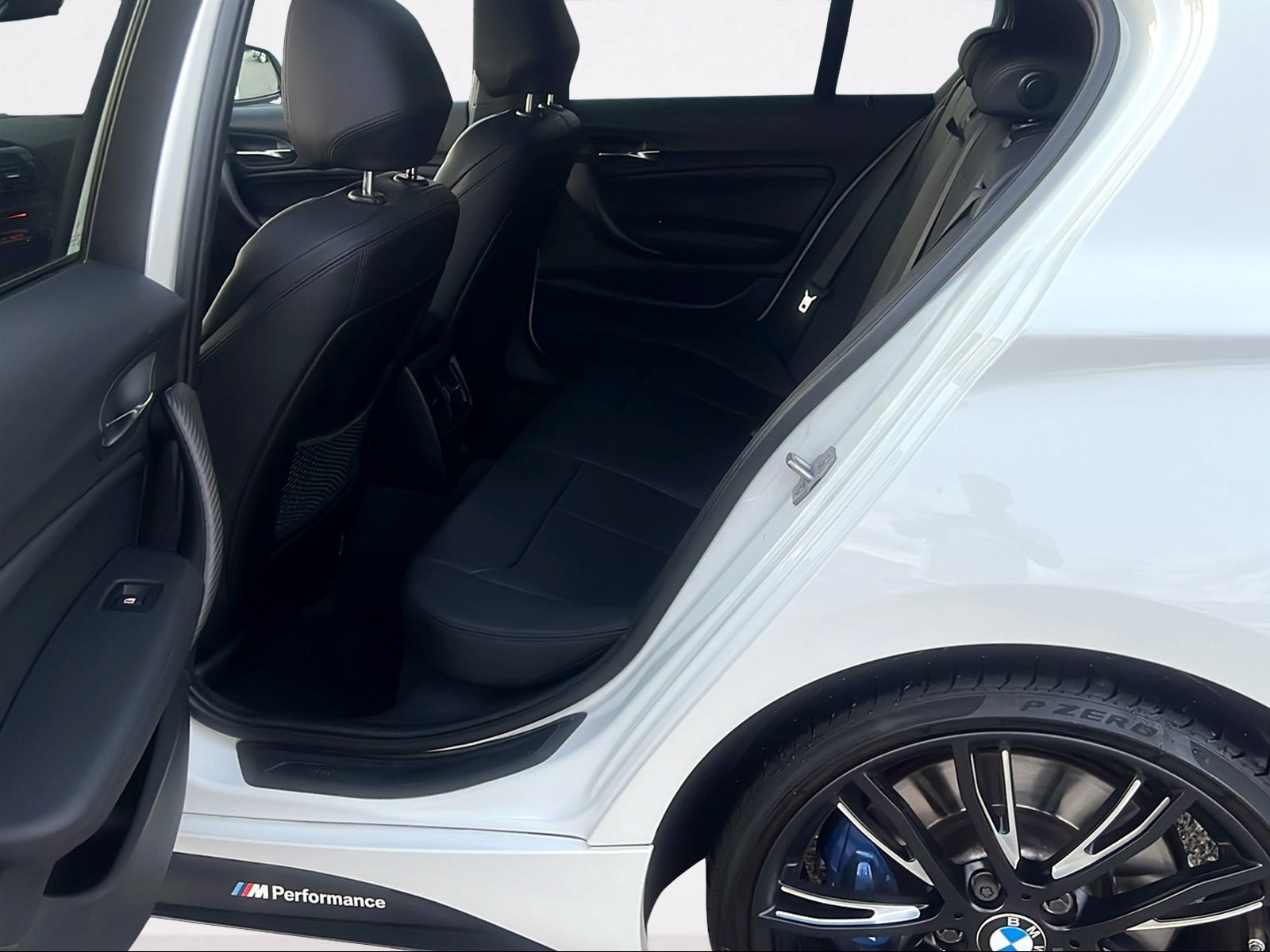BMW M135i xDrive Steptronic-image-9