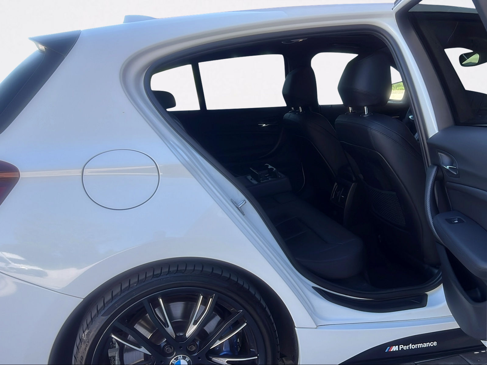 BMW M135i xDrive Steptronic-image-5