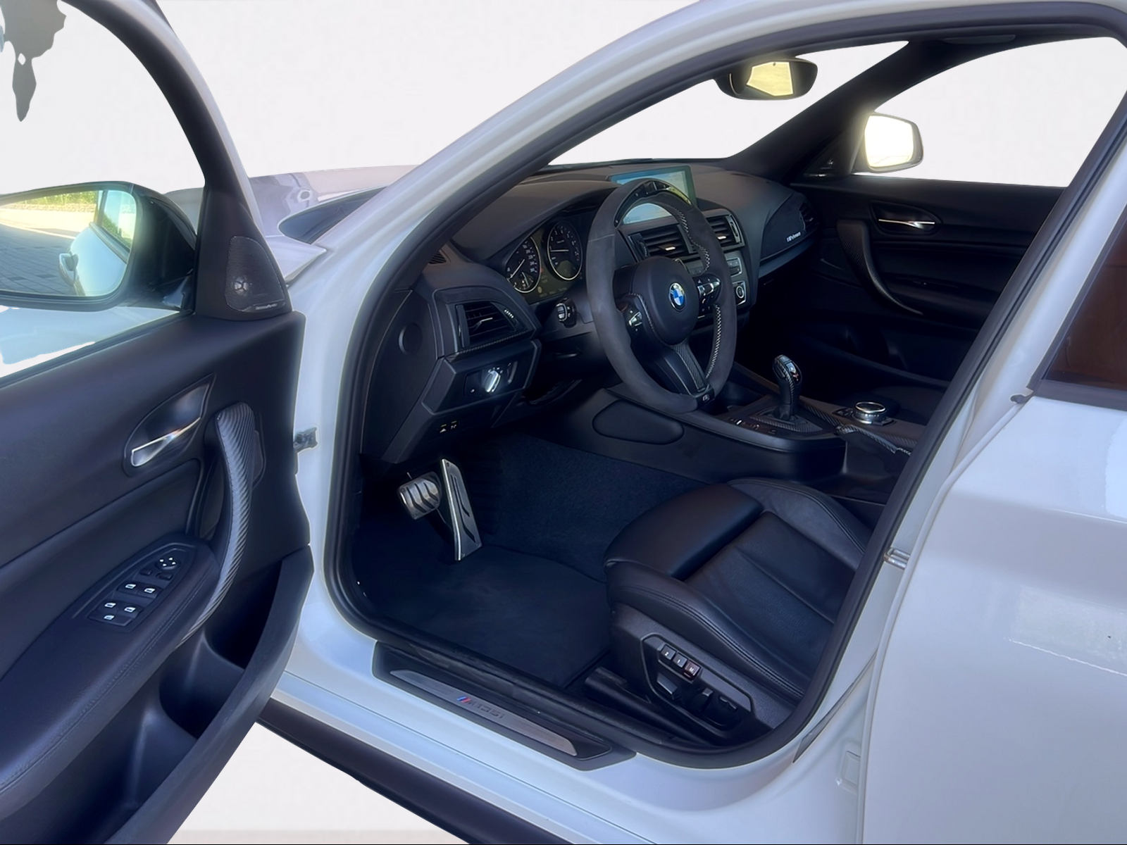 BMW M135i xDrive Steptronic-image-9