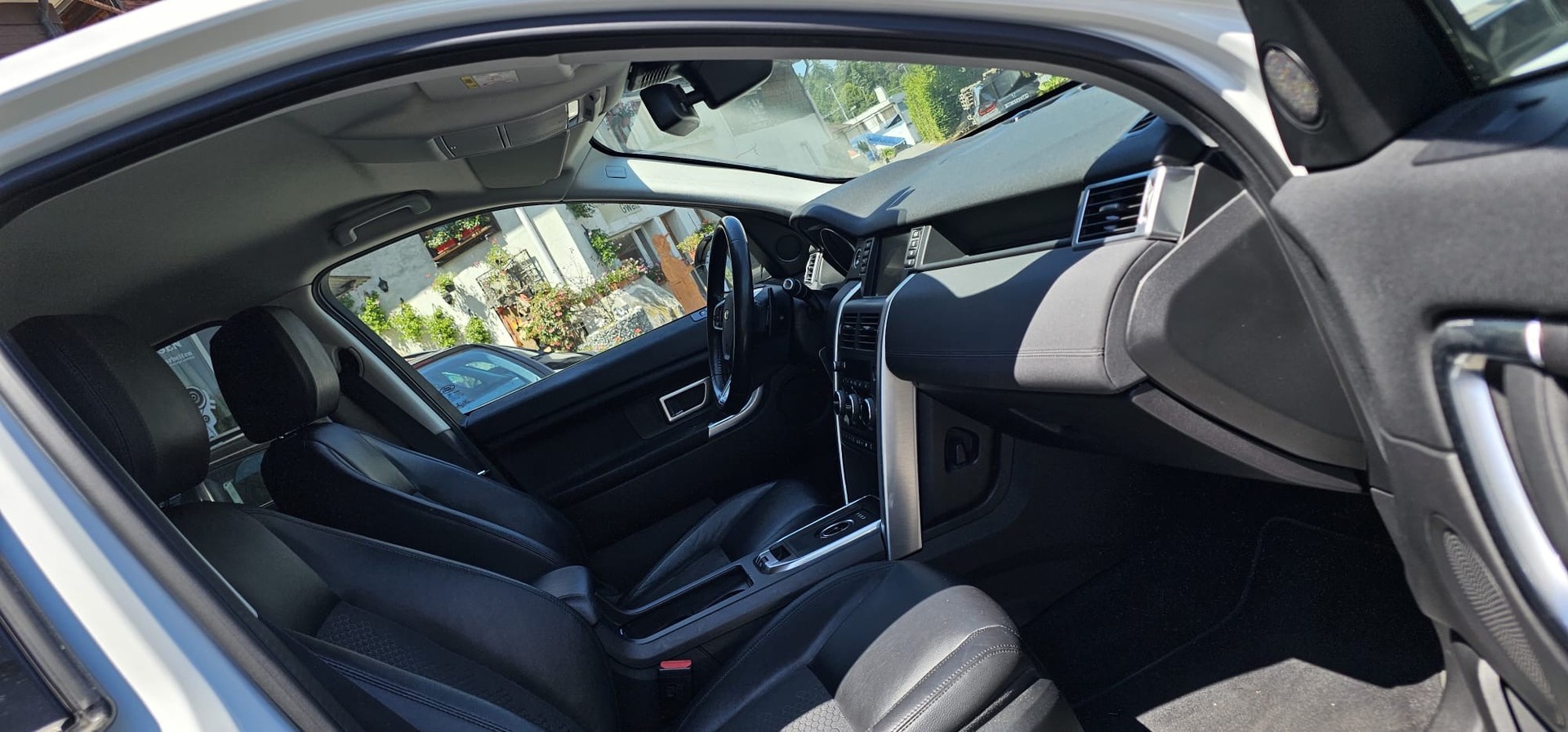 LAND ROVER Discovery Sport 2.0 TD4 HSE AT9-image-9