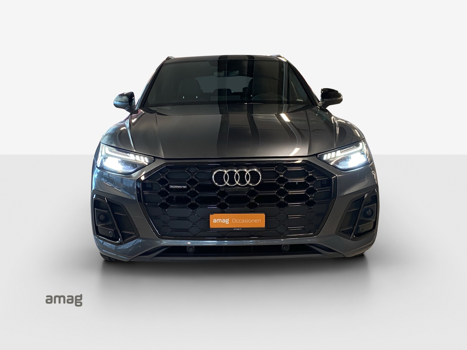AUDI Q5 40 TDI Black Edition quattro S-tronic-image-6