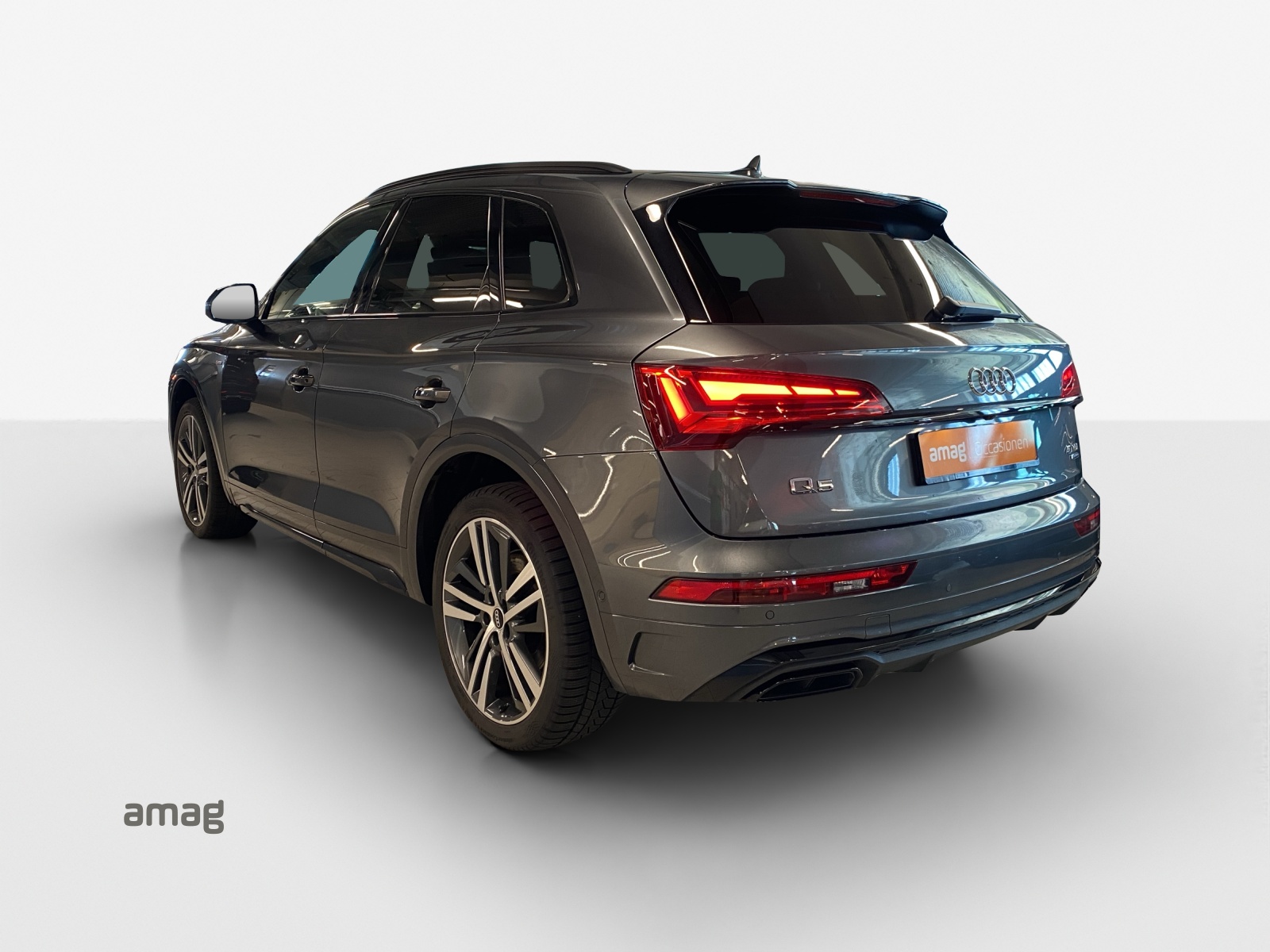 AUDI Q5 40 TDI Black Edition quattro S-tronic-image-2