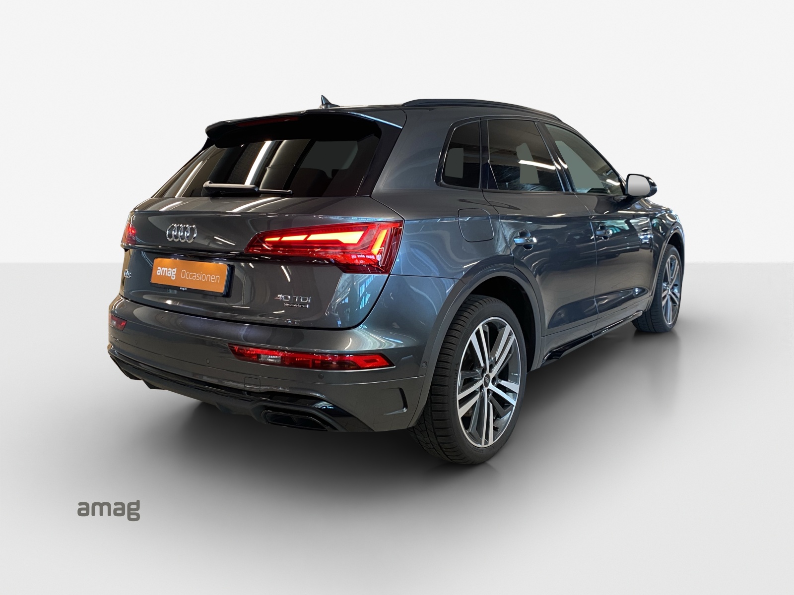 AUDI Q5 40 TDI Black Edition quattro S-tronic-image-4