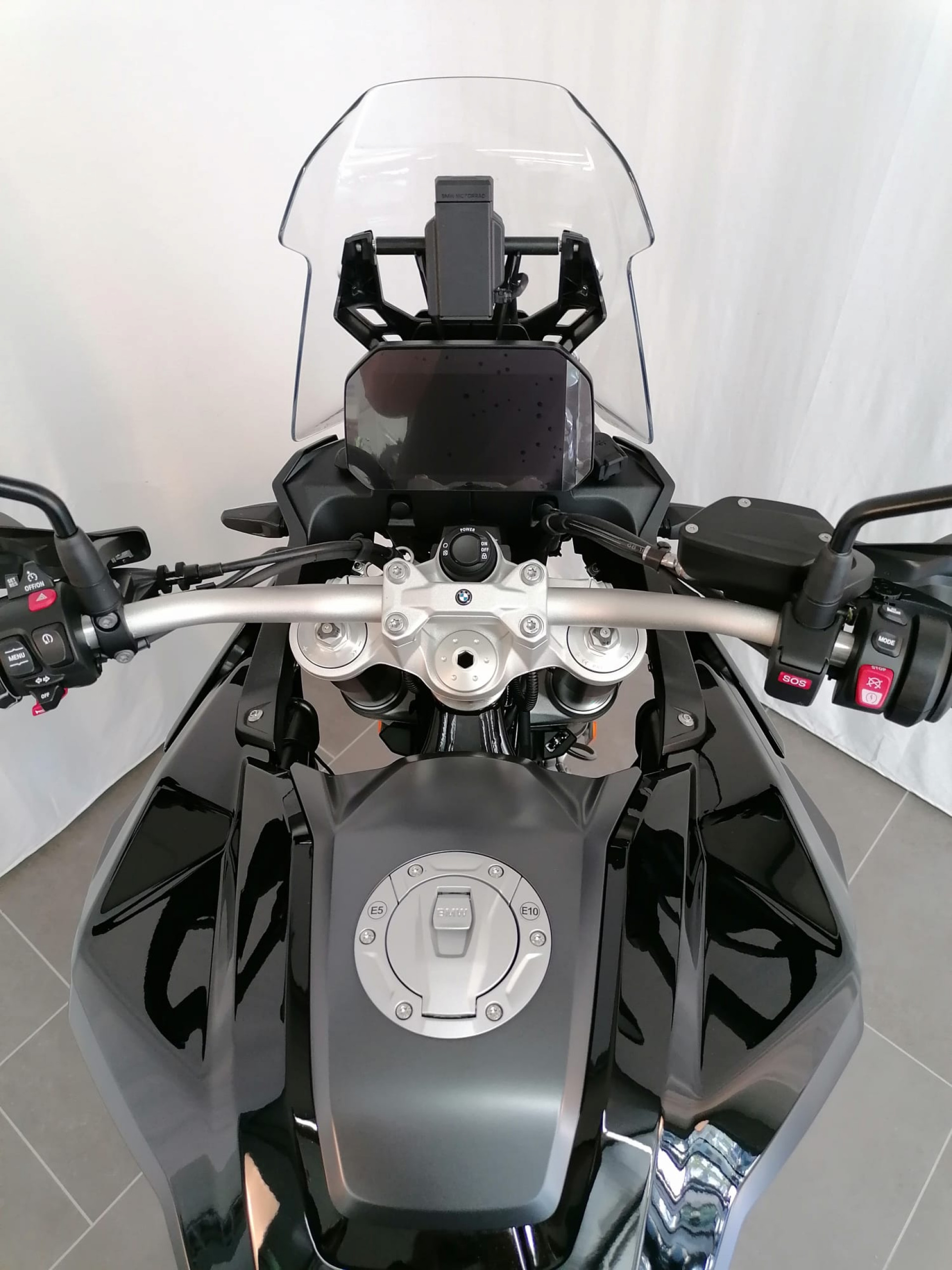 BMW F 900 GS-image-4