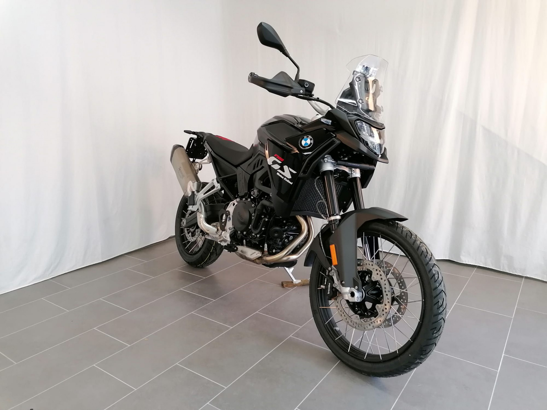 BMW F 900 GS-showroom-element-1