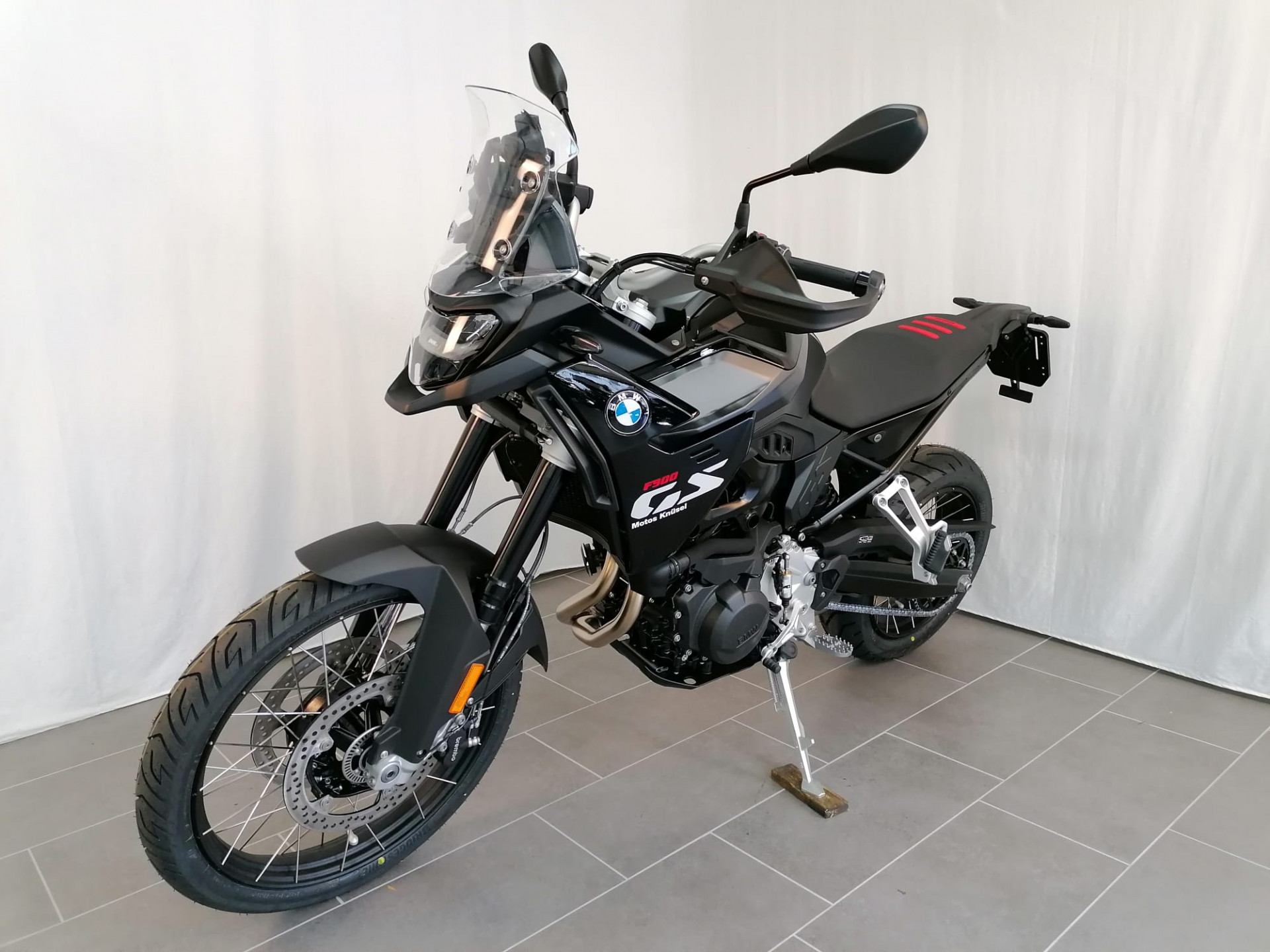 BMW F 900 GS-showroom-element-2